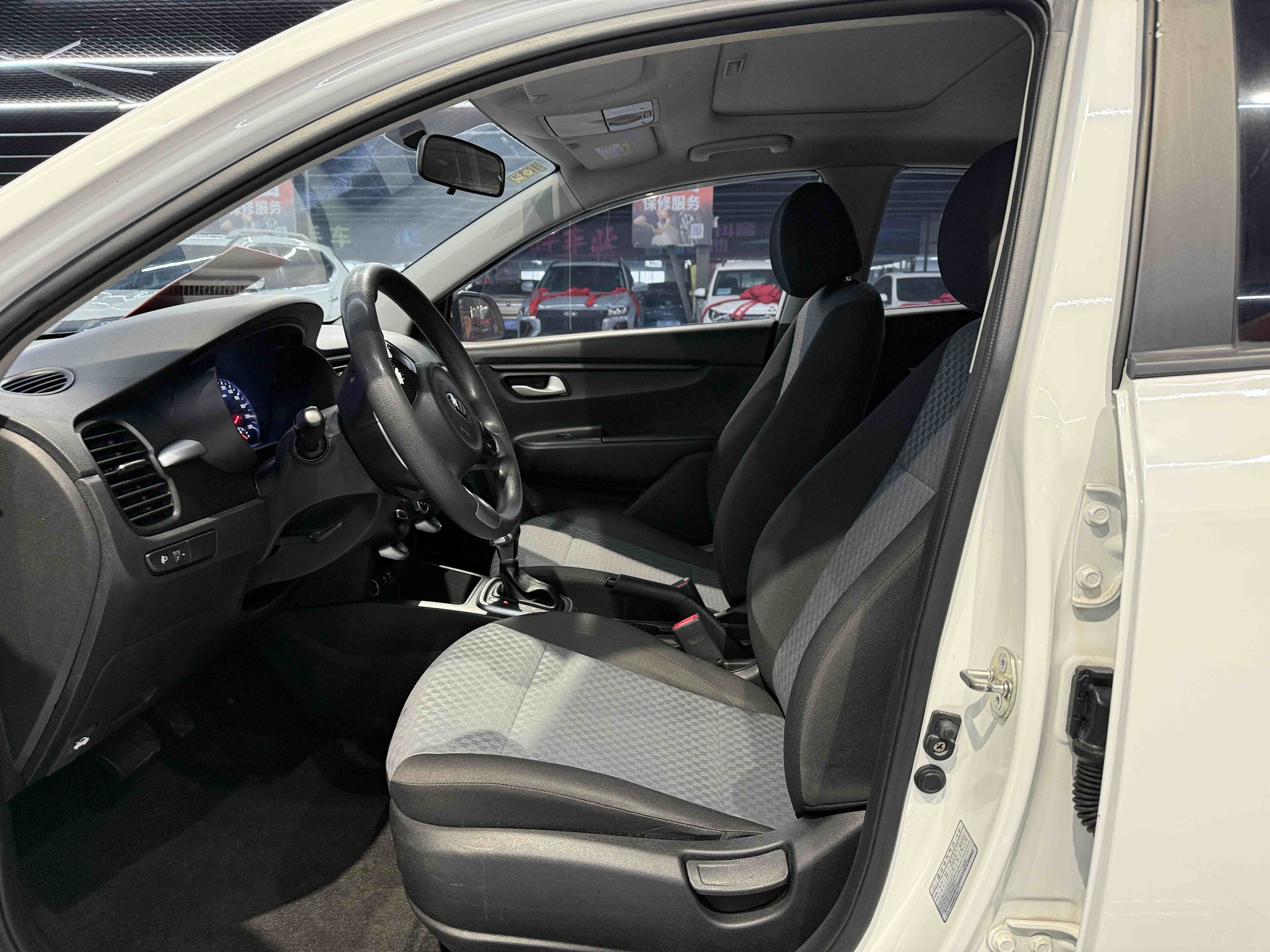 Kia K2 2017 imagen de coche #5