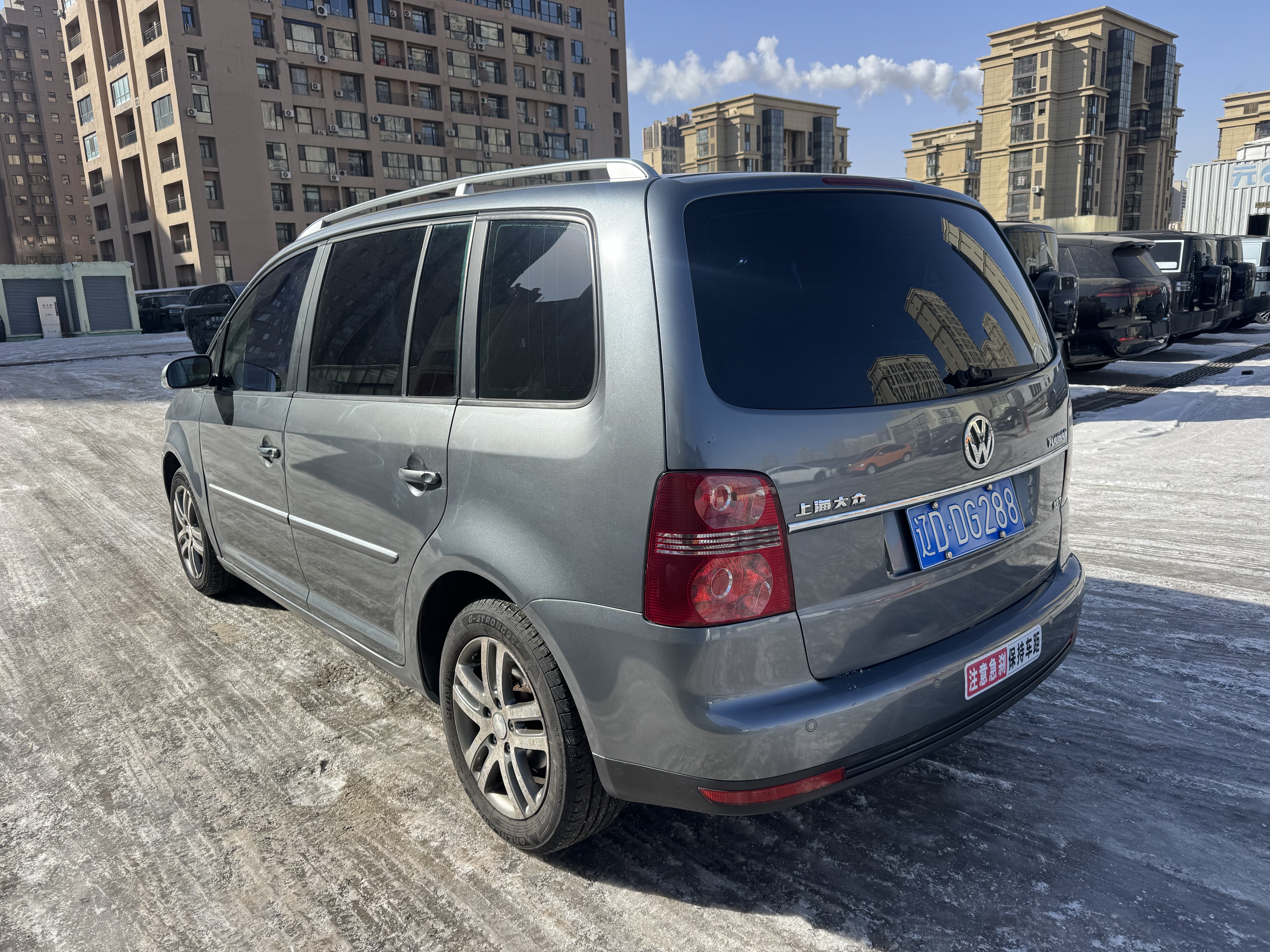 Volkswagen Touran 2009 car image #5