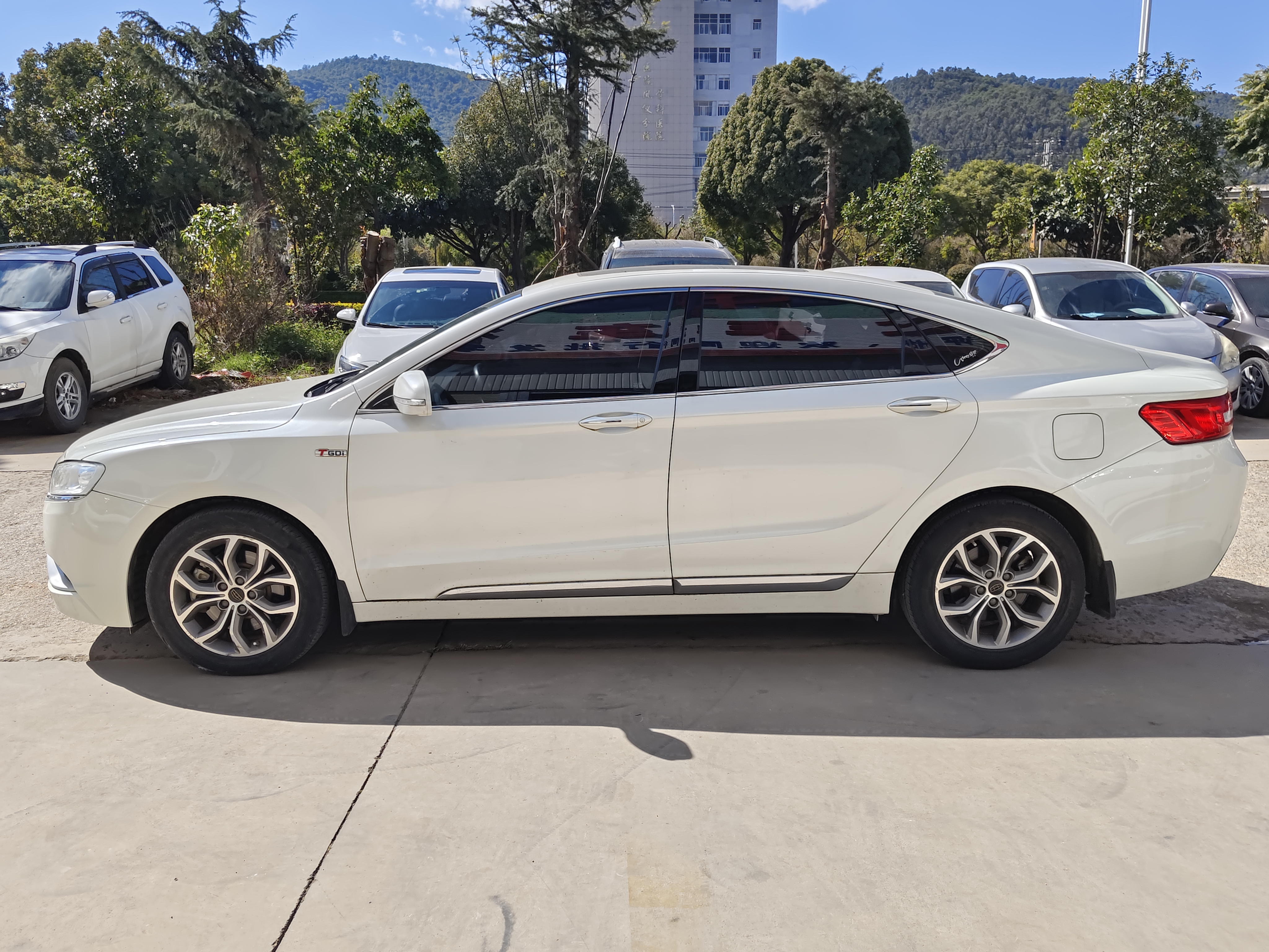 GEELY Ulion 2017 immagine di auto #5