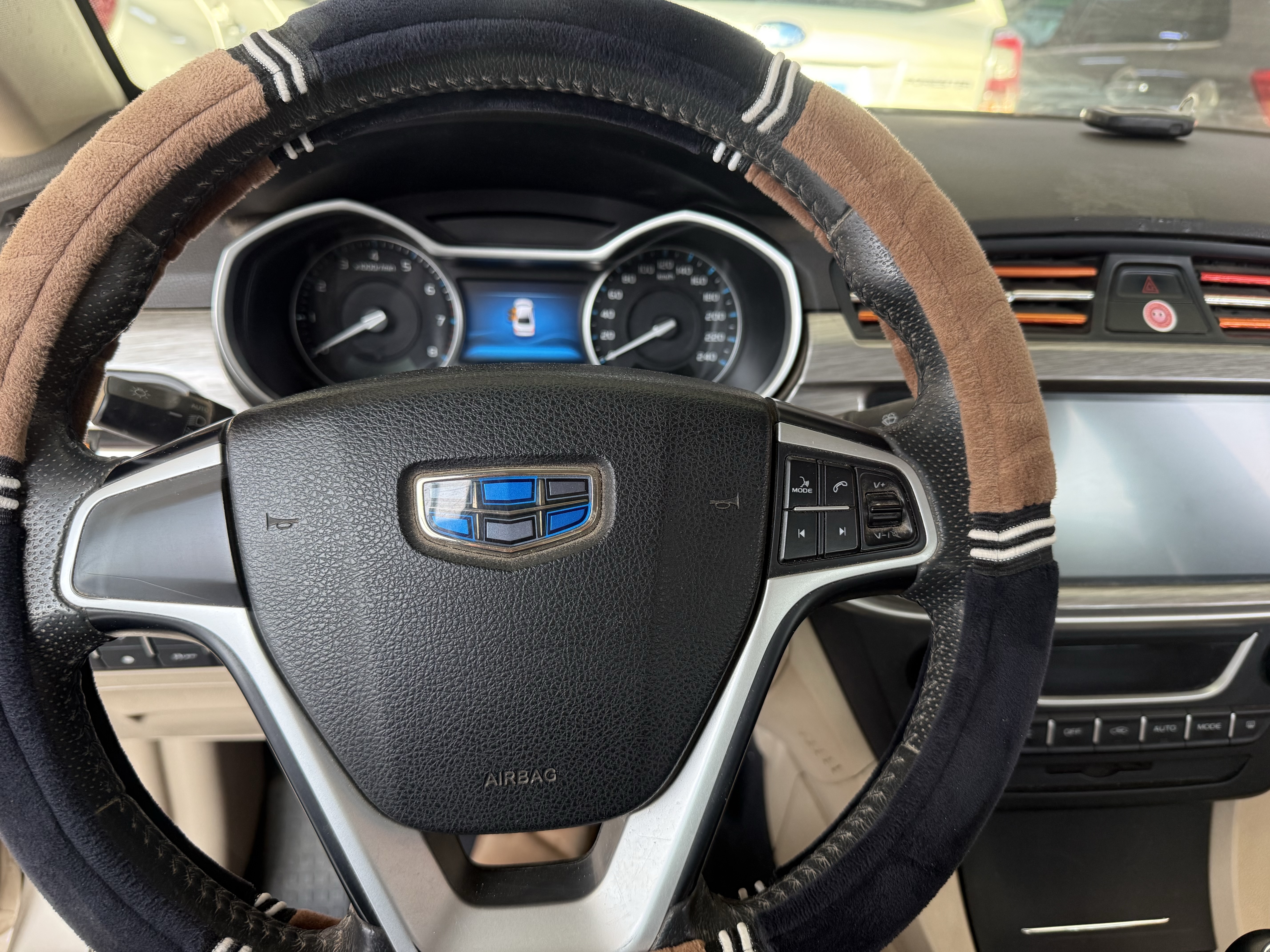 Emgrand 2017 #5 Emgrand 2017 car image #5