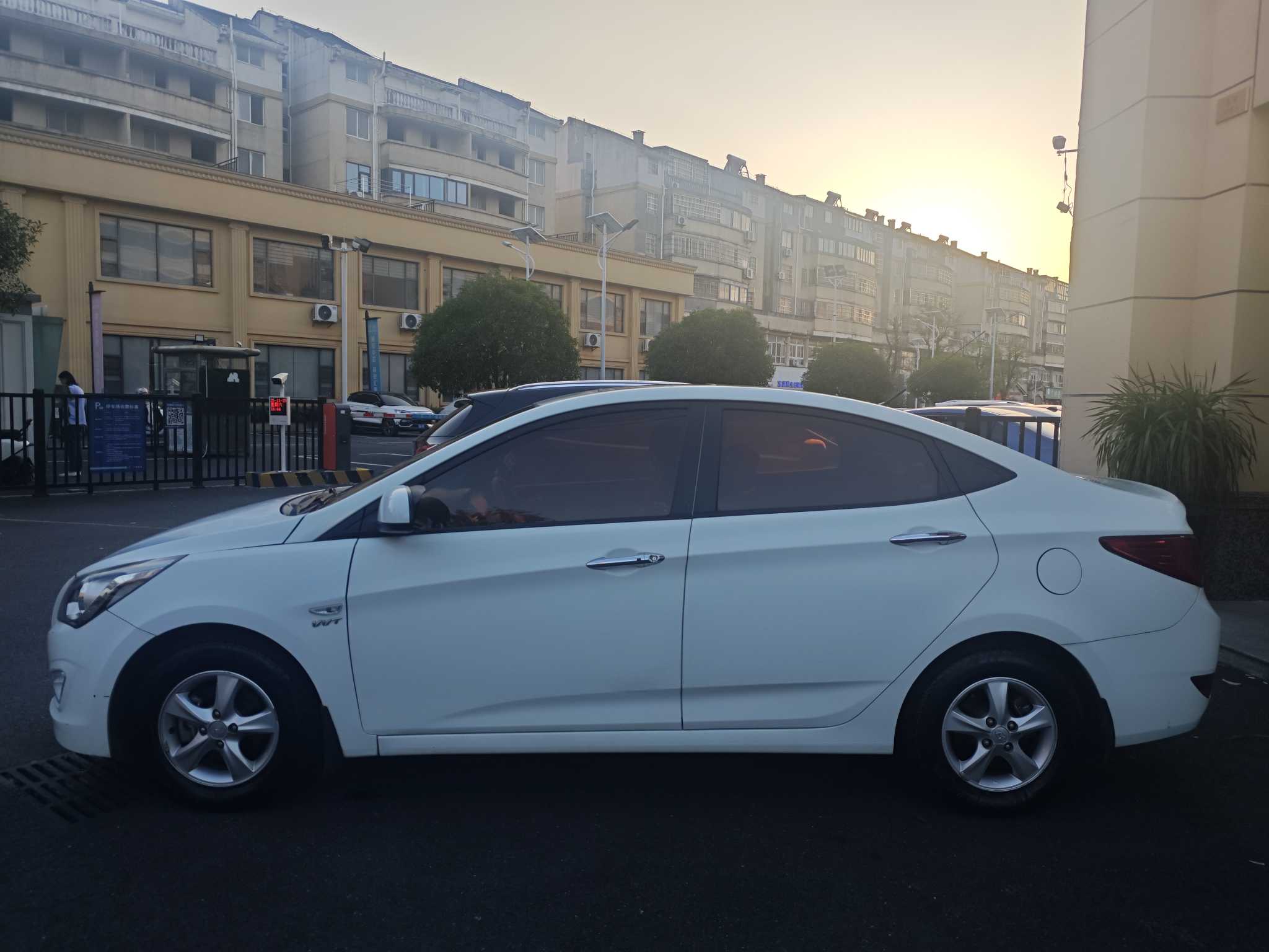 Hyundai Reina 2016 imagem de carro #5