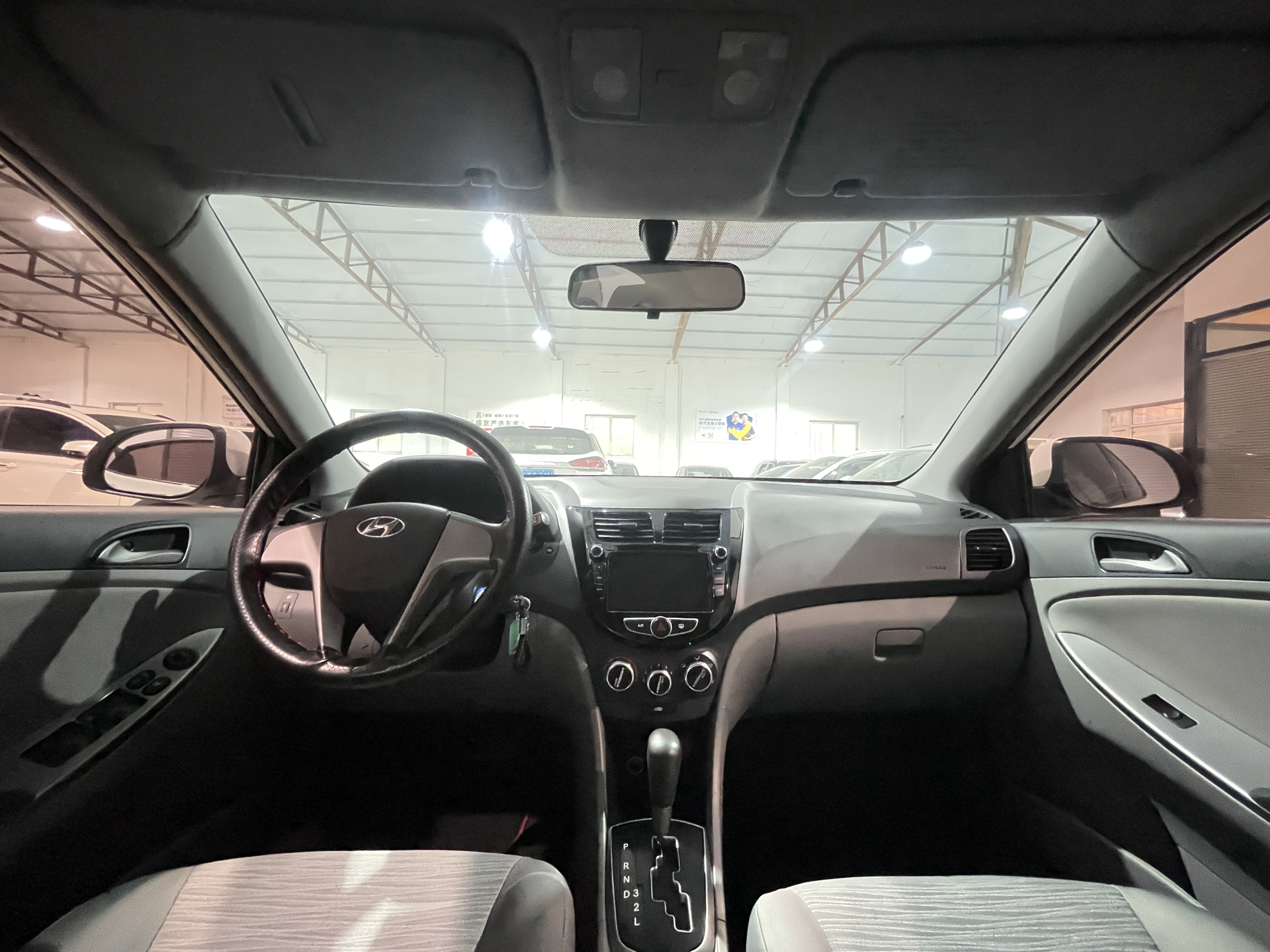 Hyundai Reina 2016 car image #5