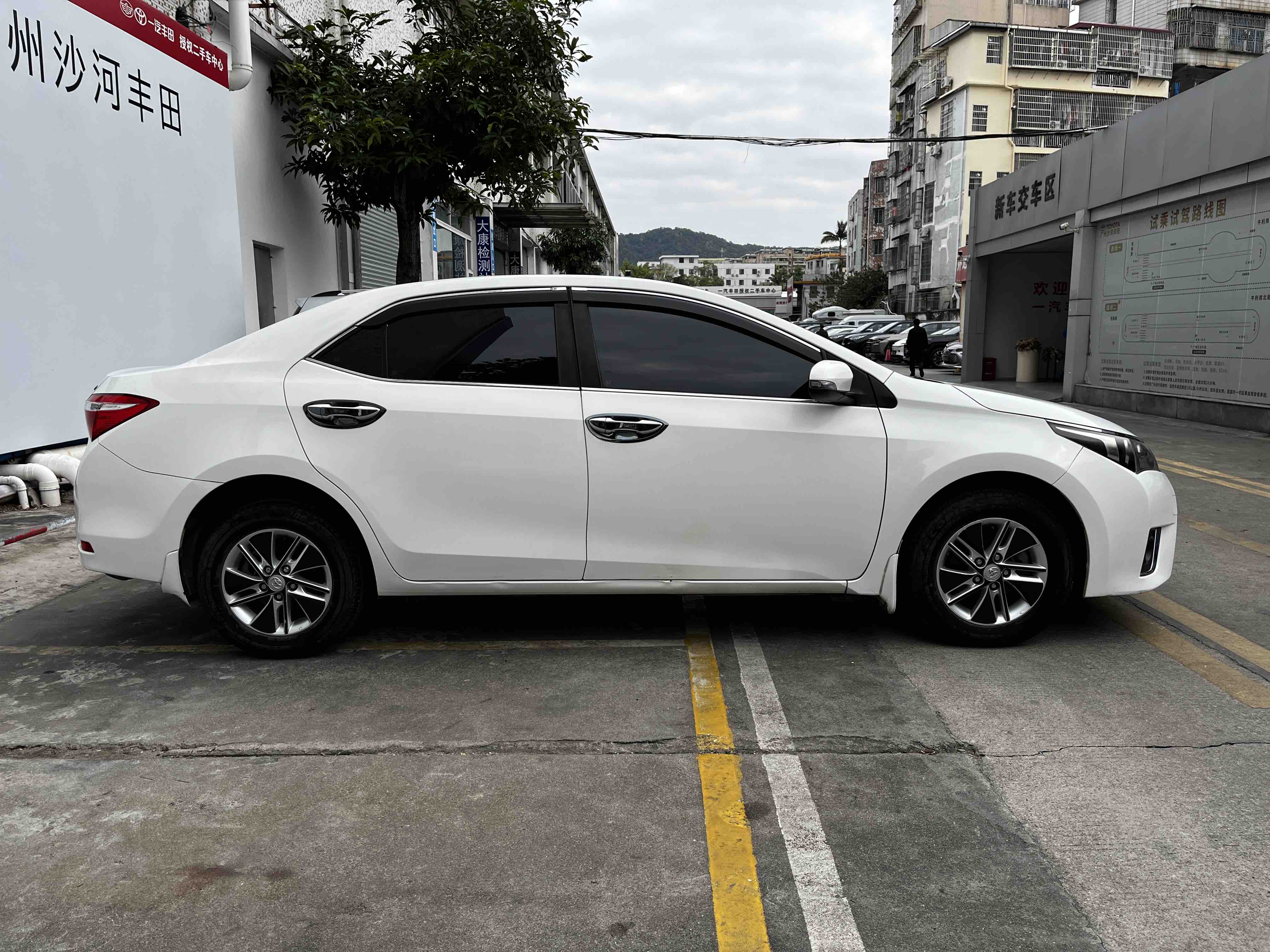 Corolla 2017 car image #5