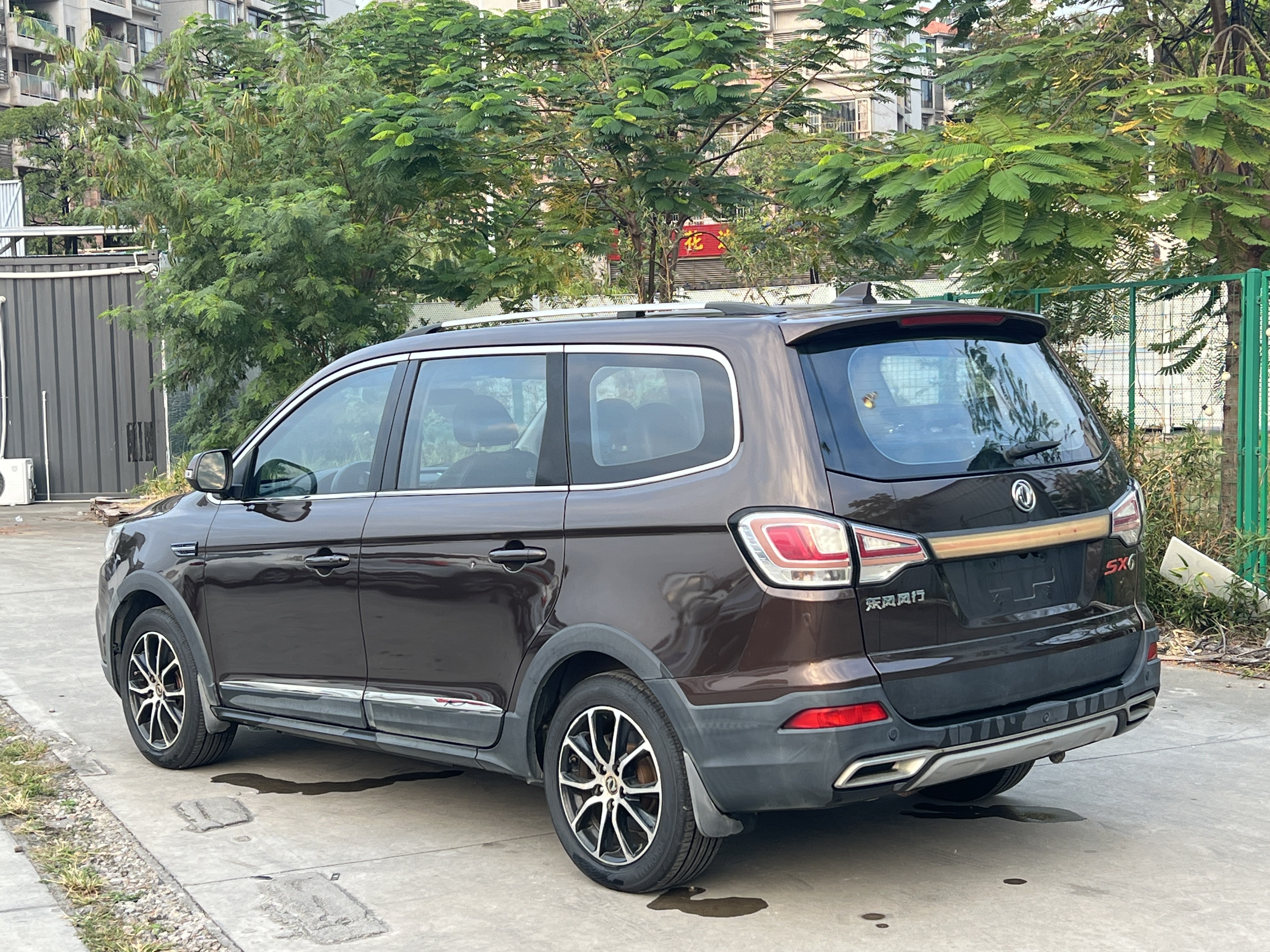 Forthing SX6 2016 car image #5