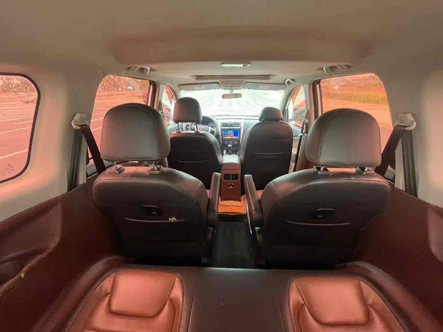 Forthing SX6 2016 #5 Forthing SX6 2016 car image #5