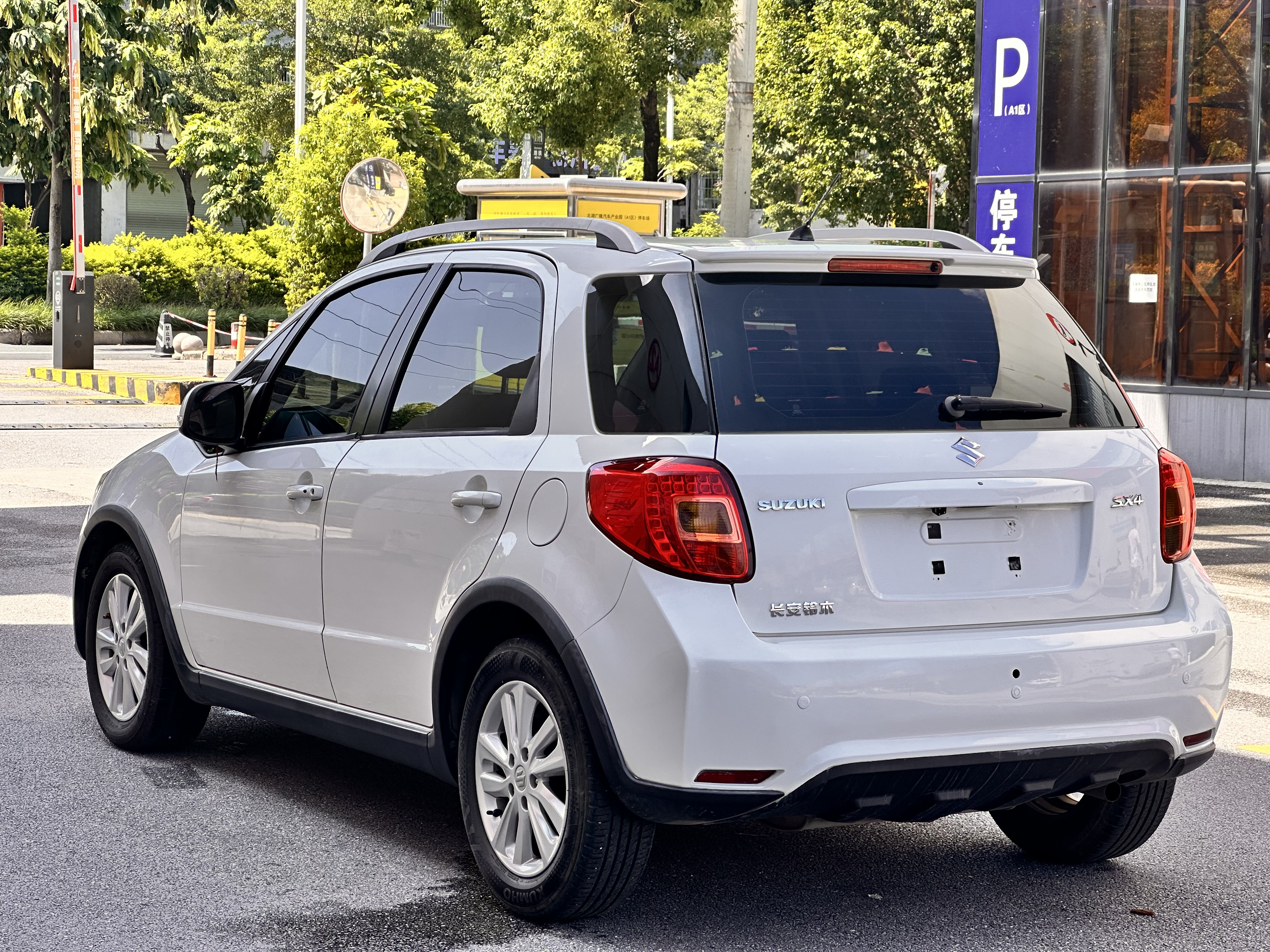 Suzuki SX4 Sedan 2016 imagem de carro #5