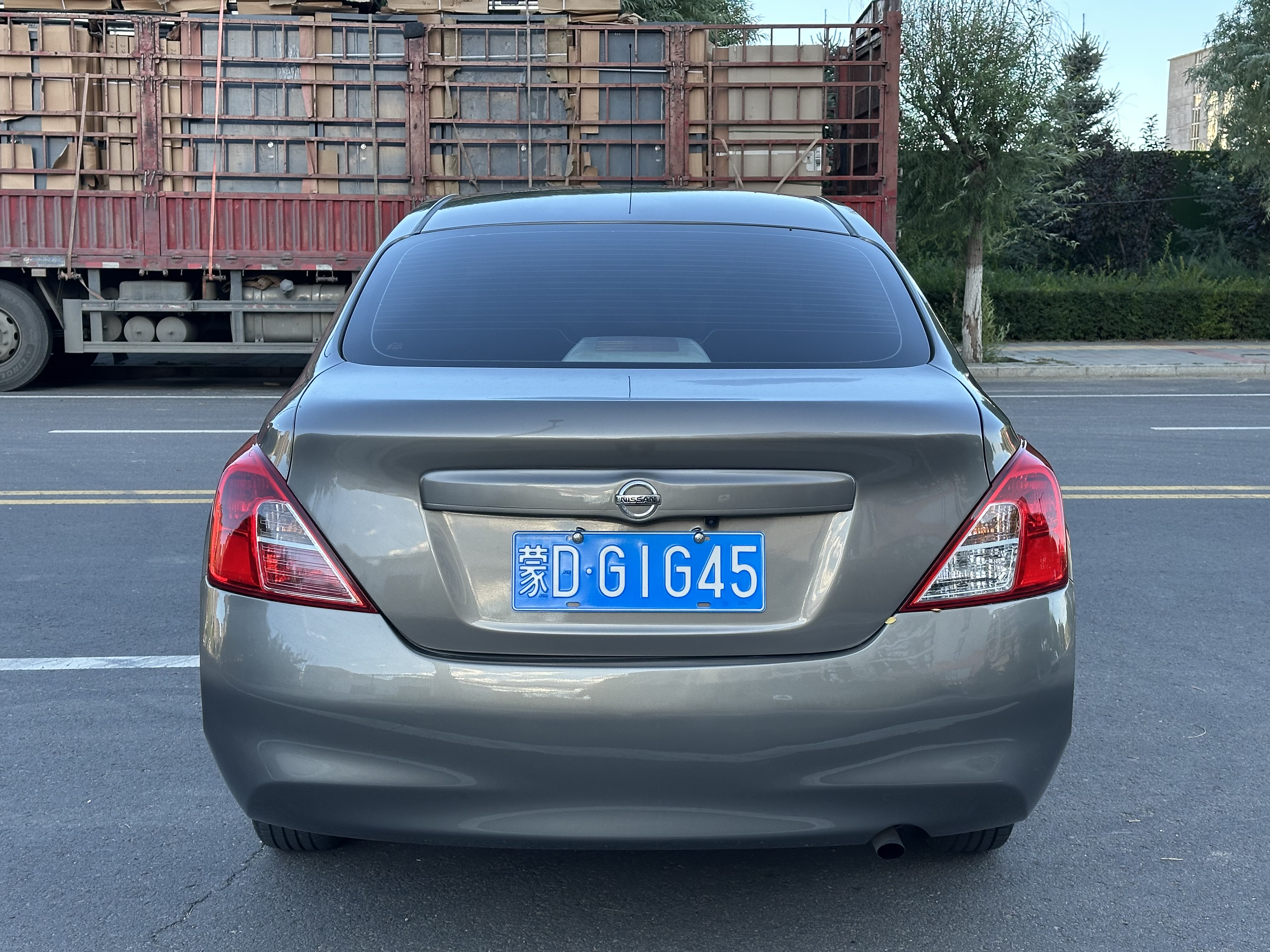 Nissan Sunny 2013 #5 Nissan Sunny 2013 car image #5