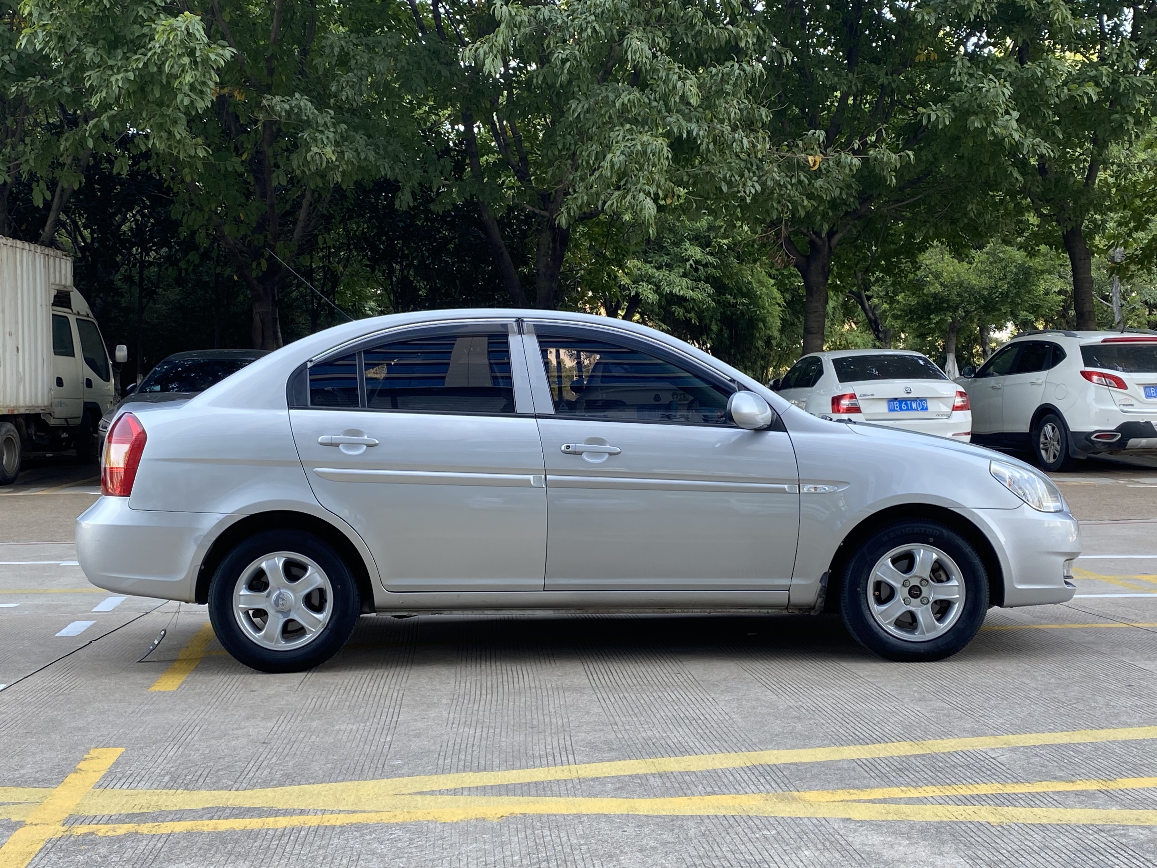 Hyundai Accent 2010 car image #5