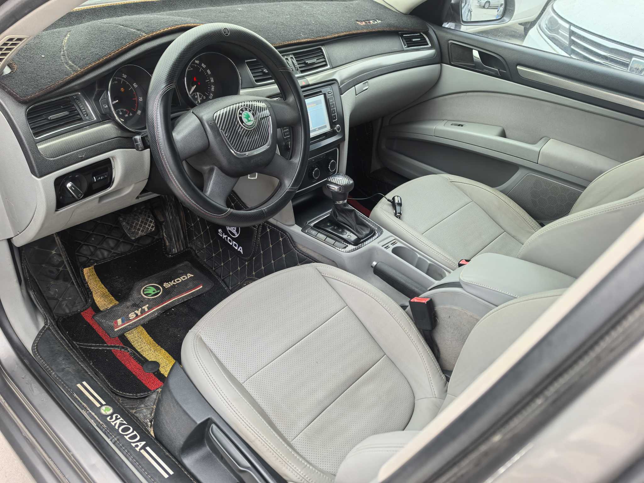 Skoda Superb 2013 car image #5