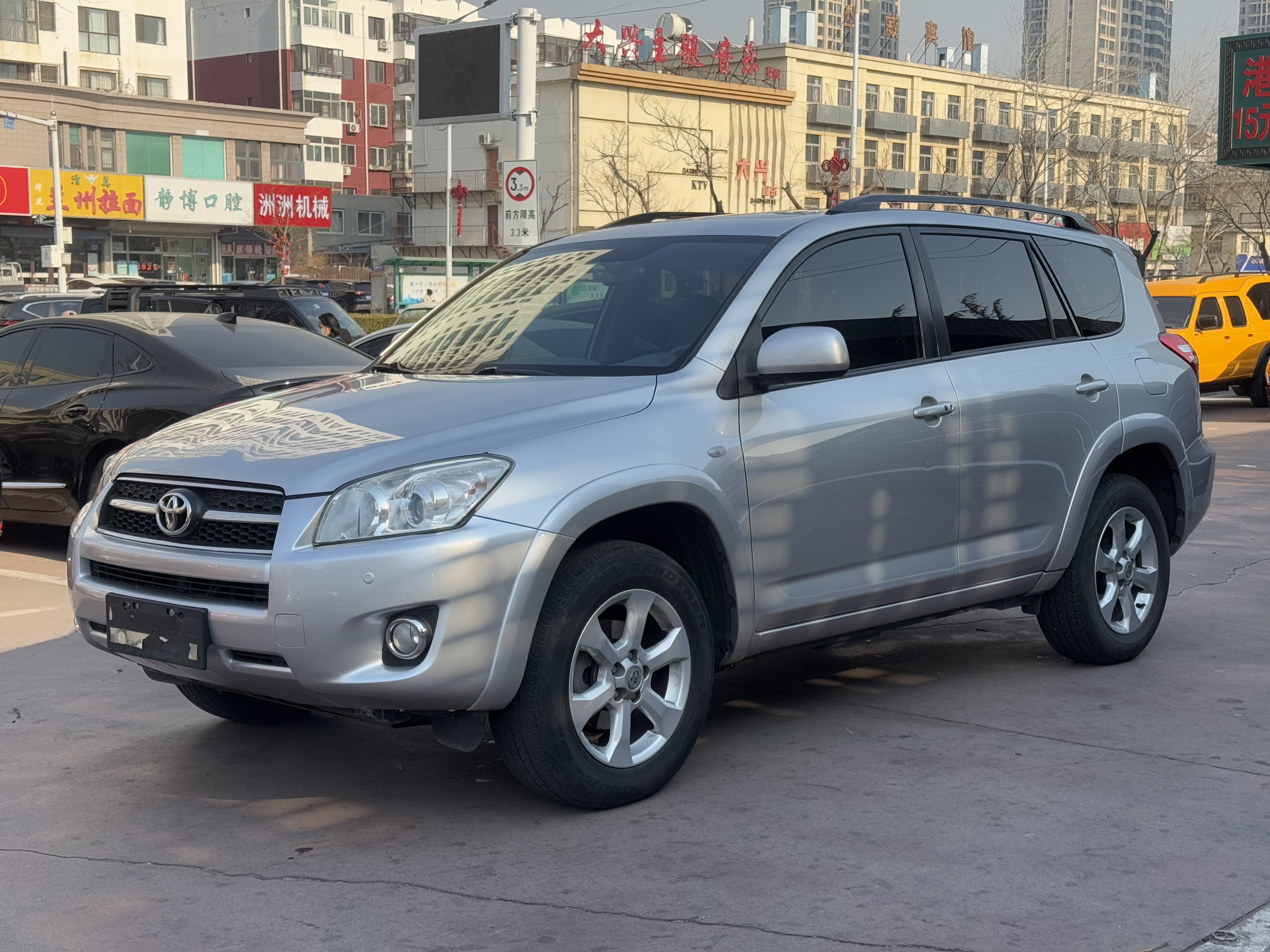 Toyota RAV4 2010 car image #5
