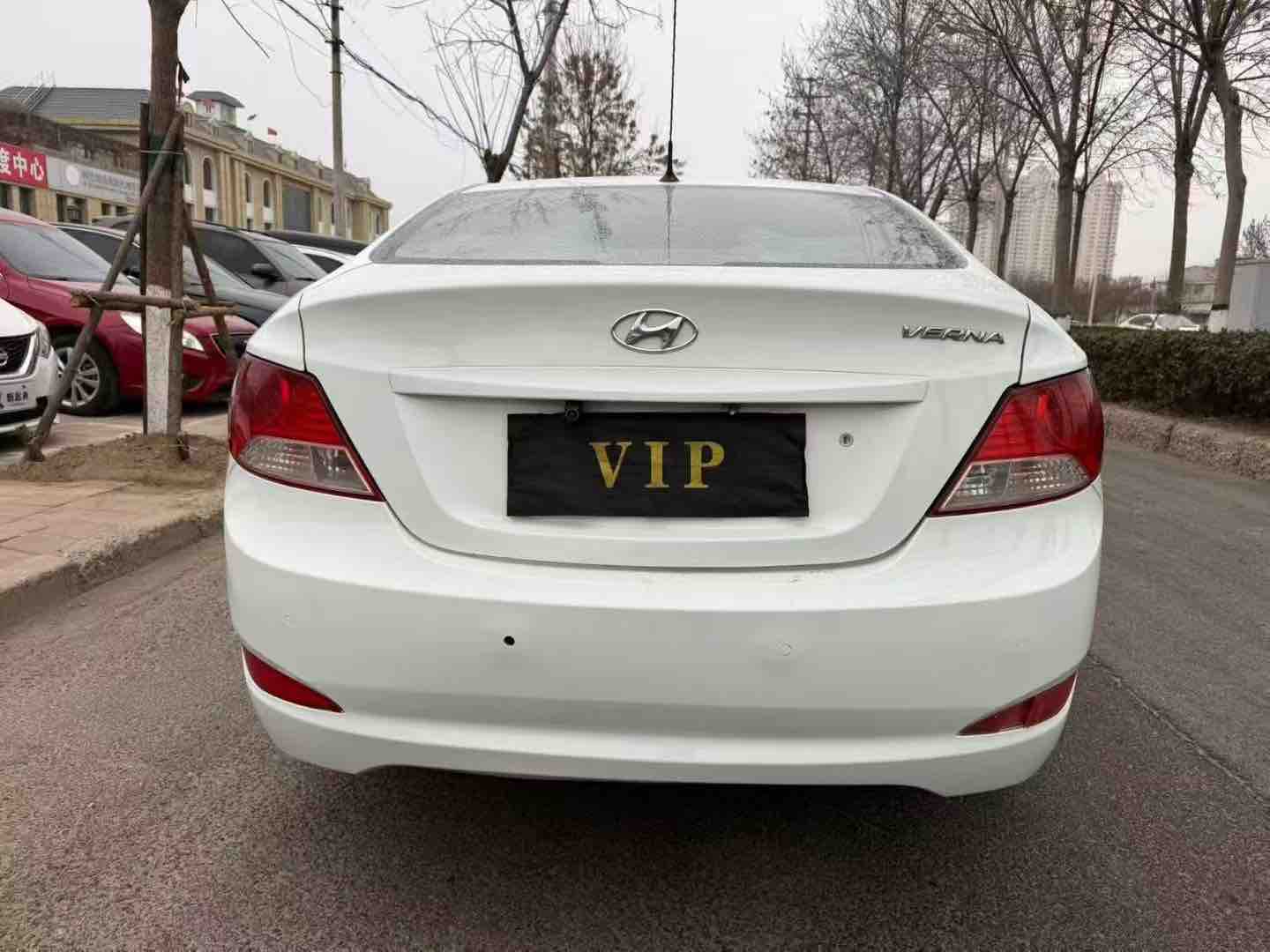 Hyundai Reina 2010 car image #5