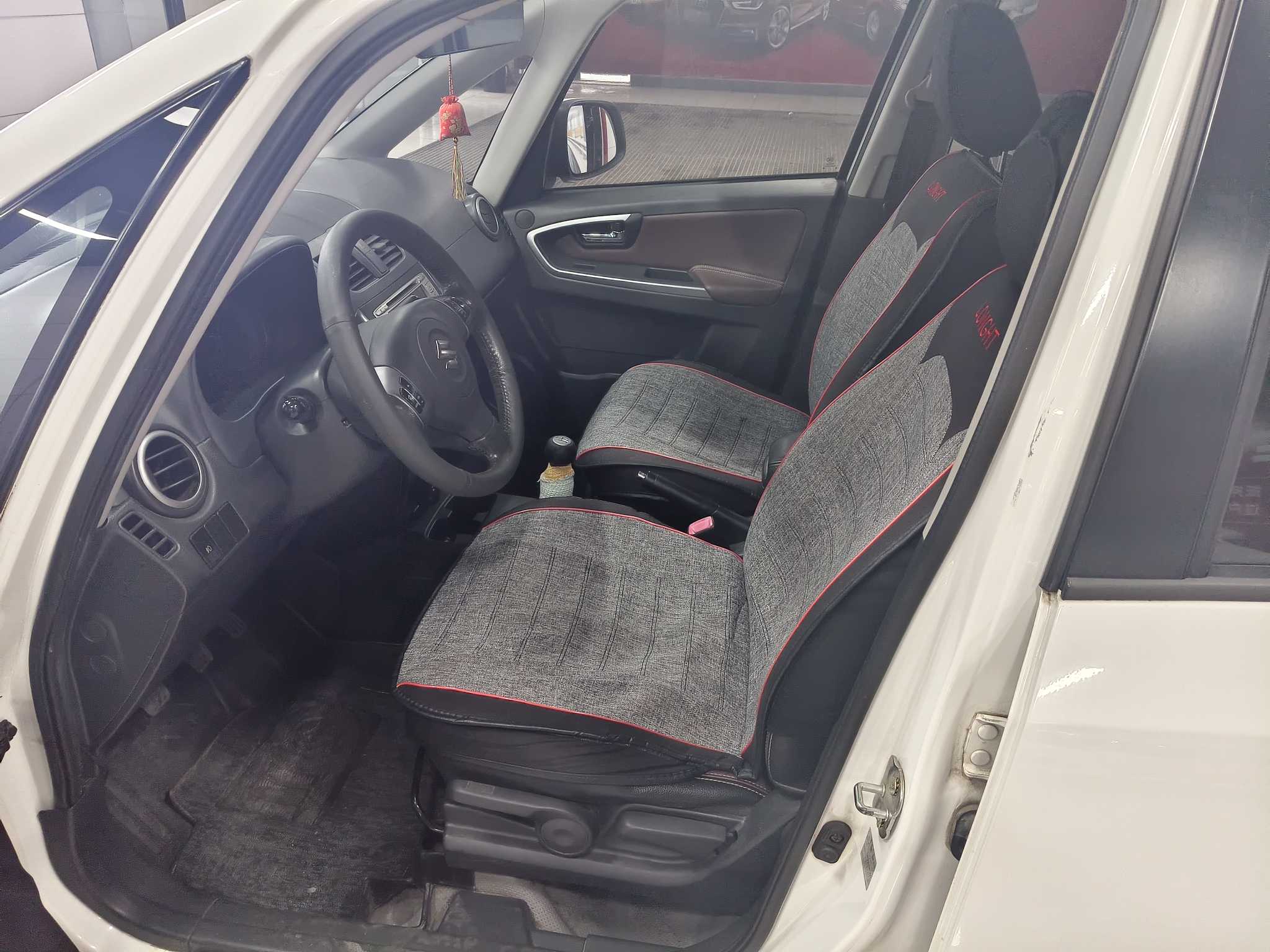 Suzuki SX4 Sedan 2013 imagem de carro #5