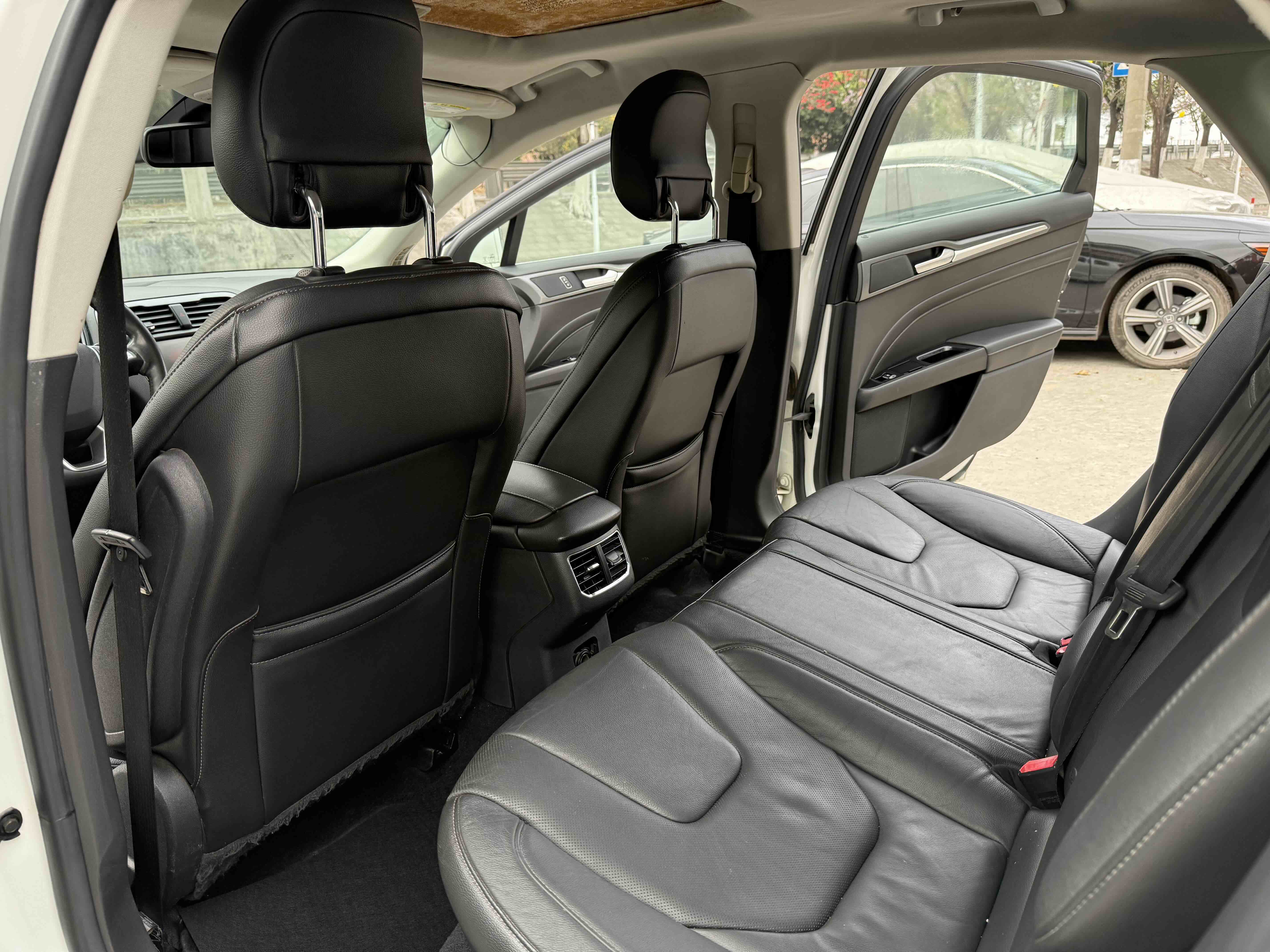 Ford Mondeo 2014 car image #5