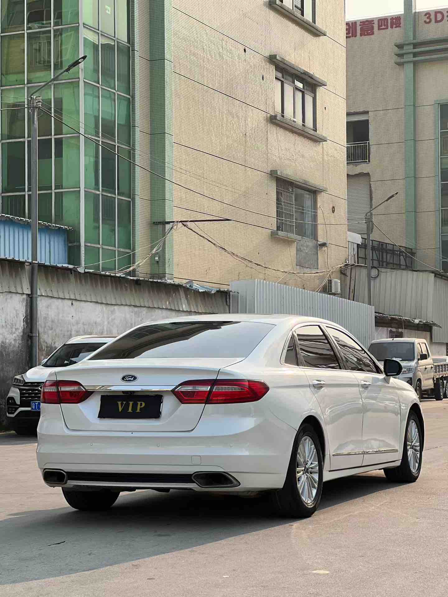 Ford Taurus 2016 car image #5