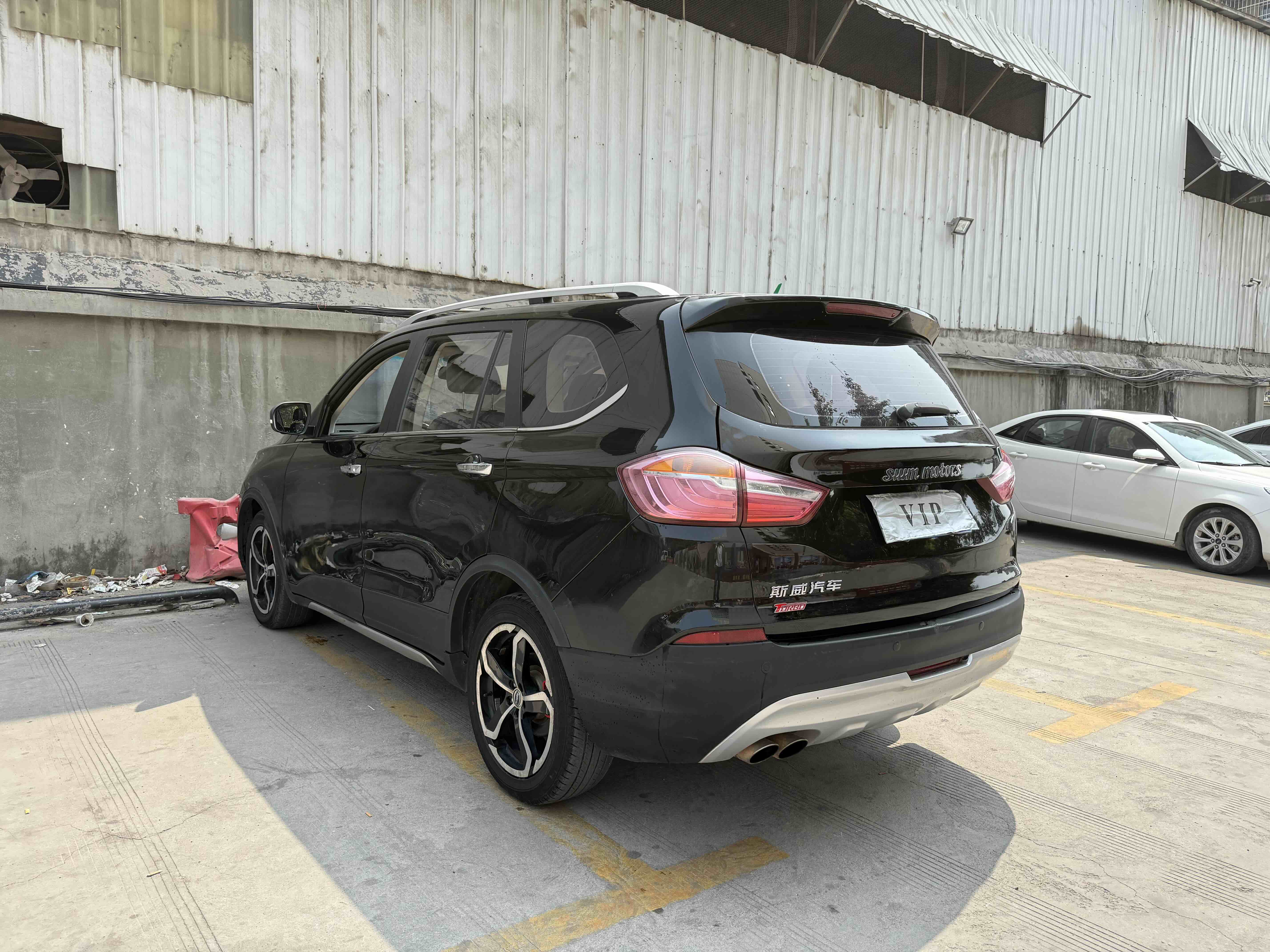 SWM X7 2017 car image #5