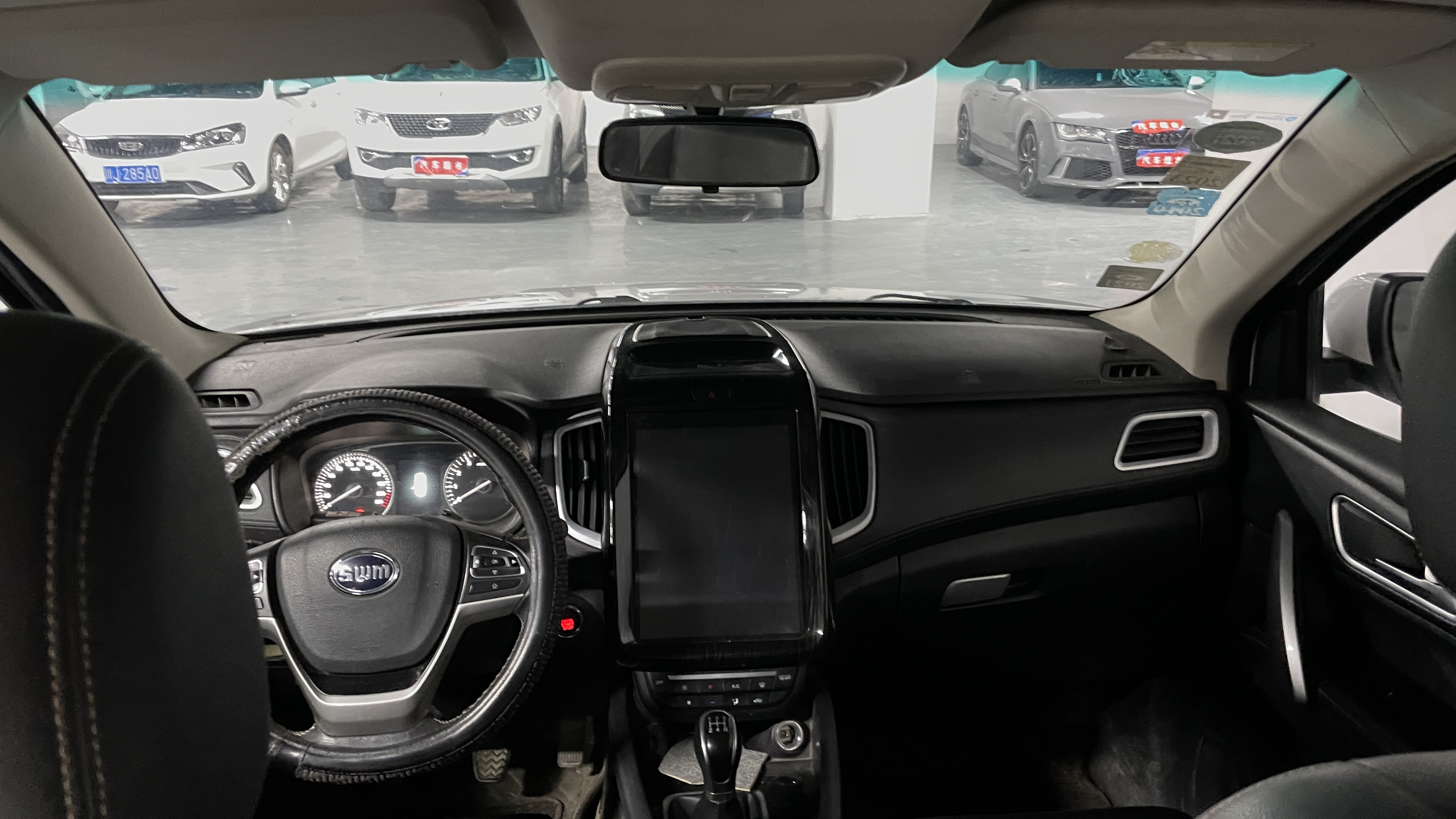 SWM X7 2017 car image #5