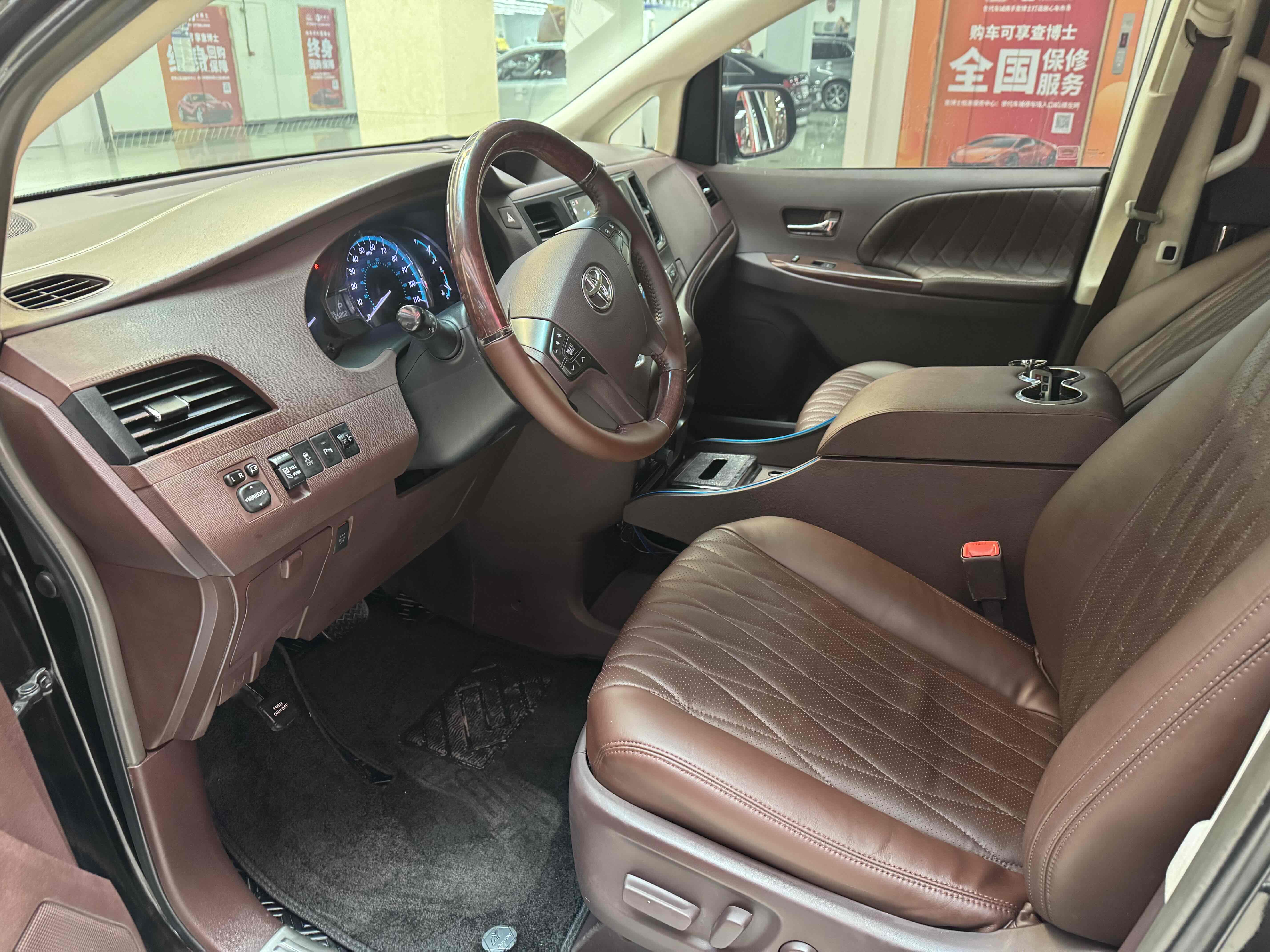 Toyota SIENNA 2011 car image #5