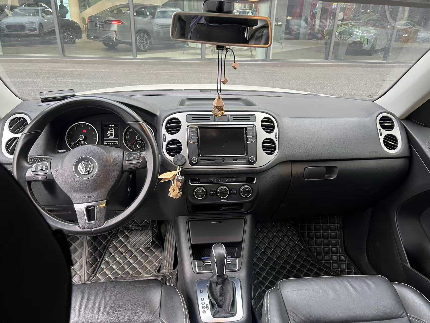 Volkswagen Tiguan 2019 car image #5