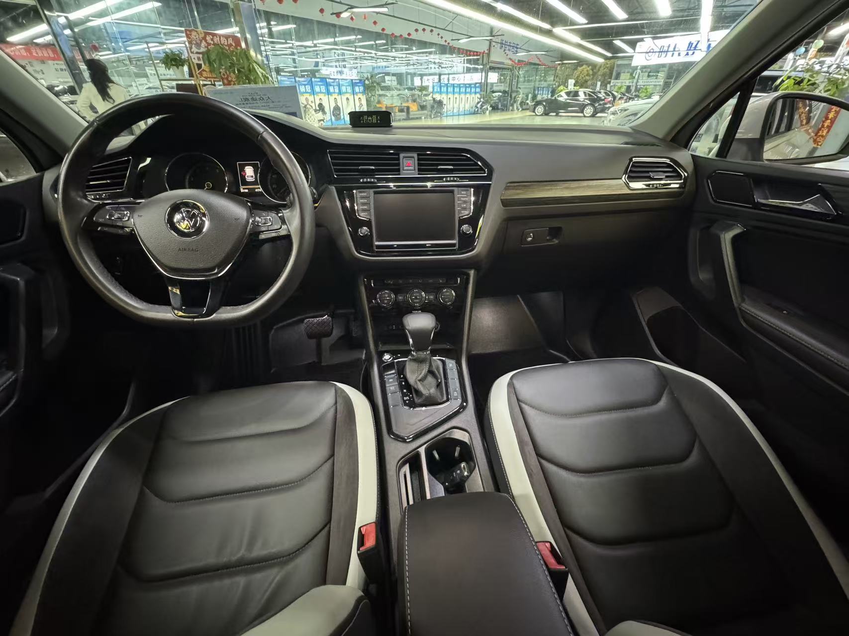 Volkswagen Tiguan L 2018 #5 Volkswagen Tiguan L 2018 car image #5