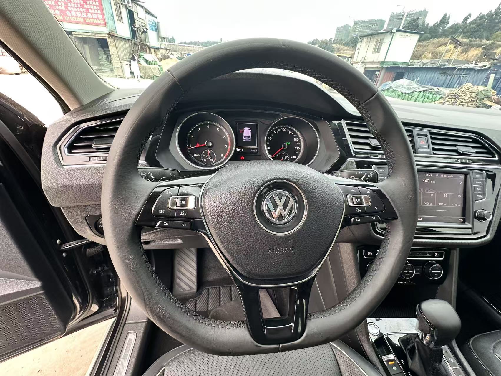 Volkswagen Tiguan L 2017 #5 Volkswagen Tiguan L 2017 car image #5