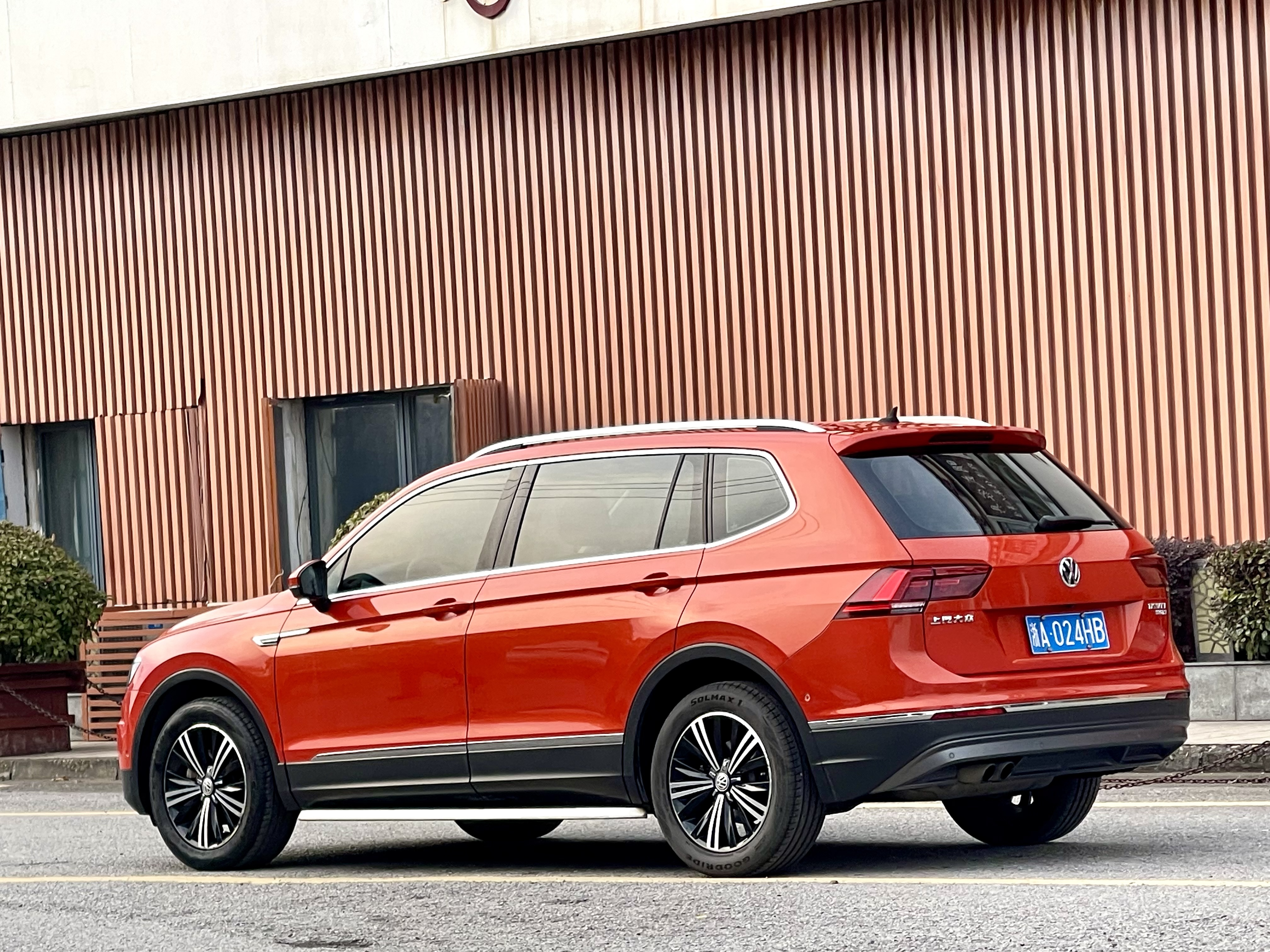 Volkswagen Tiguan L 2017 immagine di auto #5