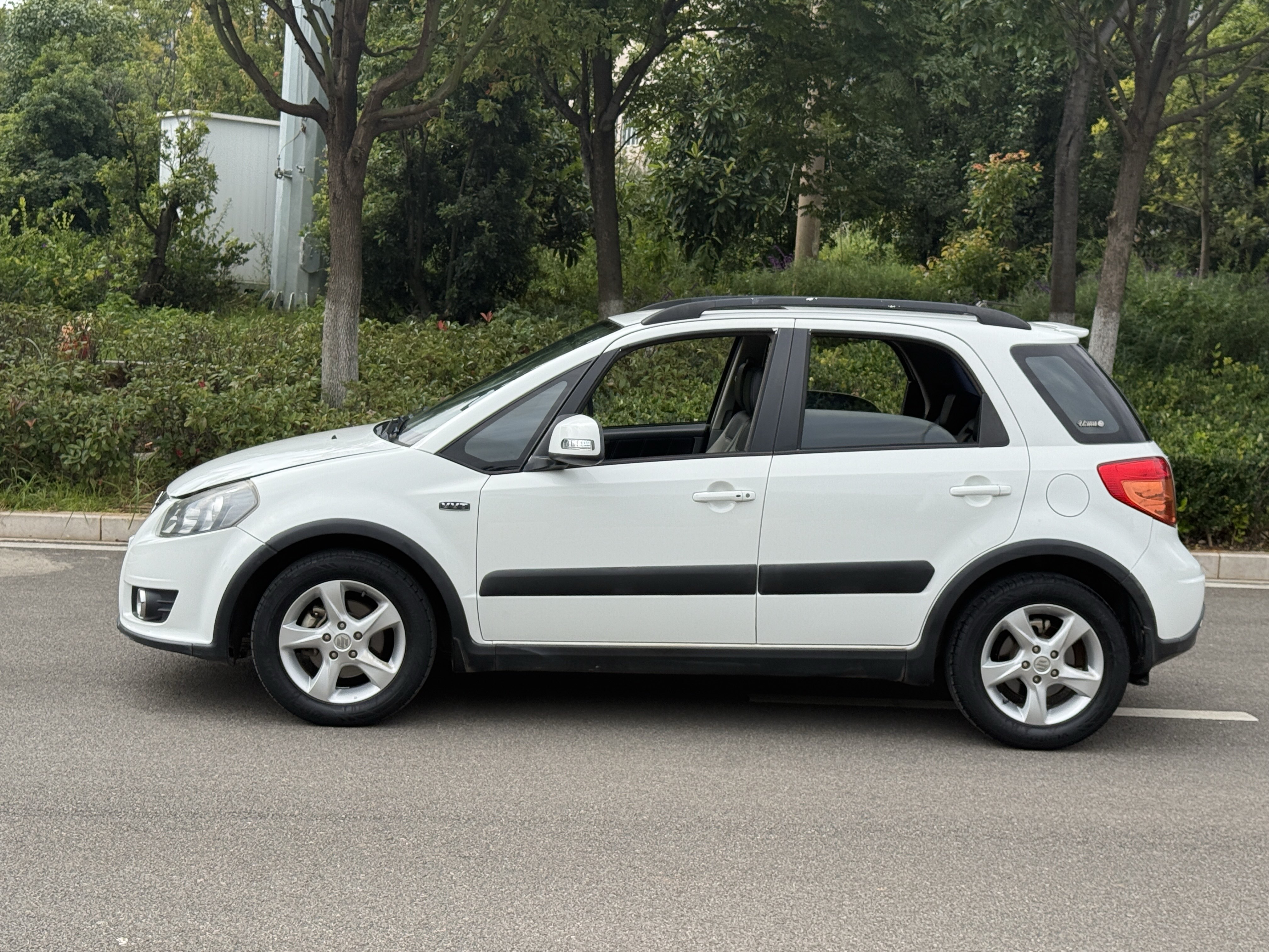 Suzuki SX4 Sedan 2011 imagen de coche #5