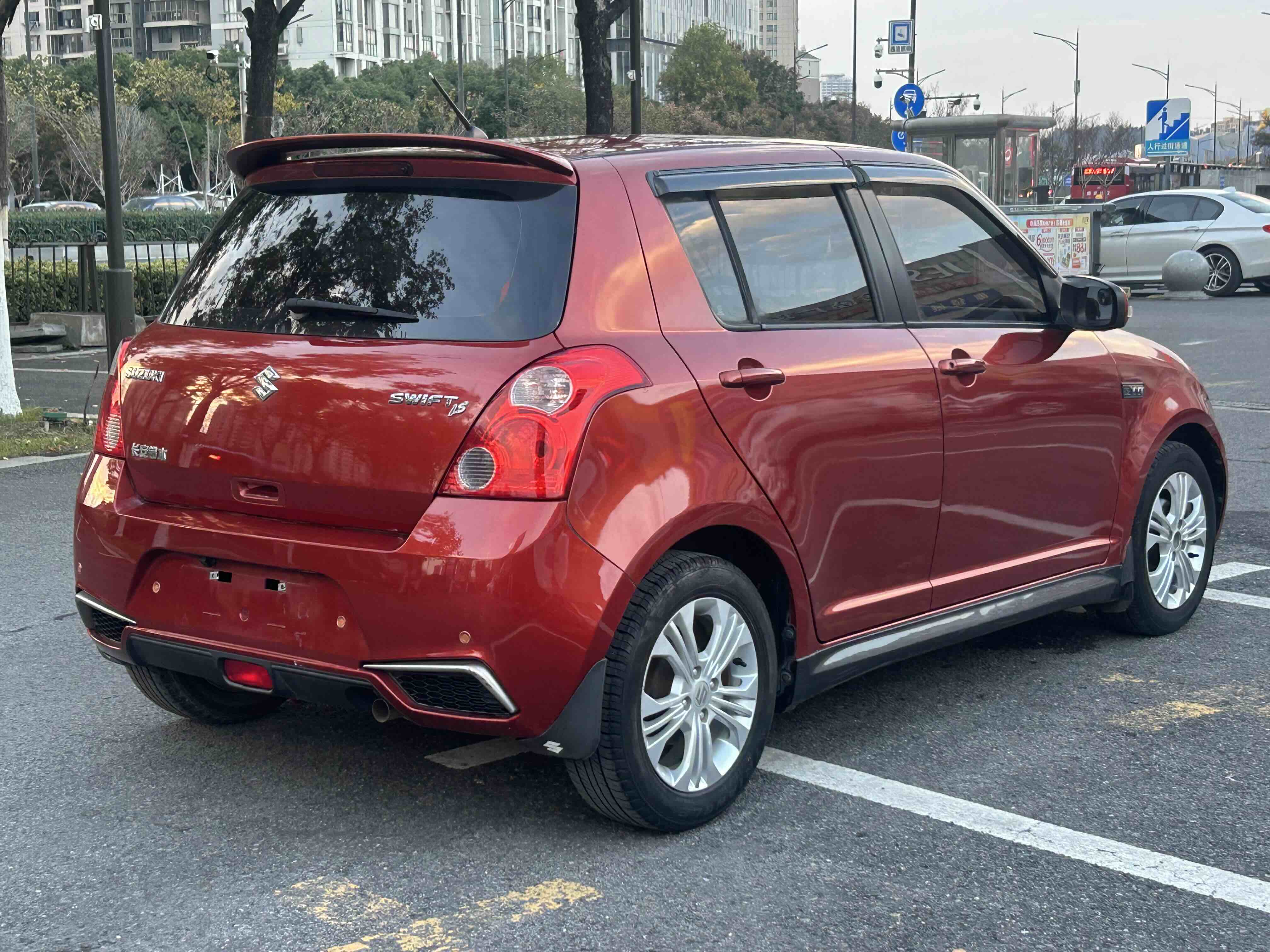 Suzuki Swift 2014 car image #5