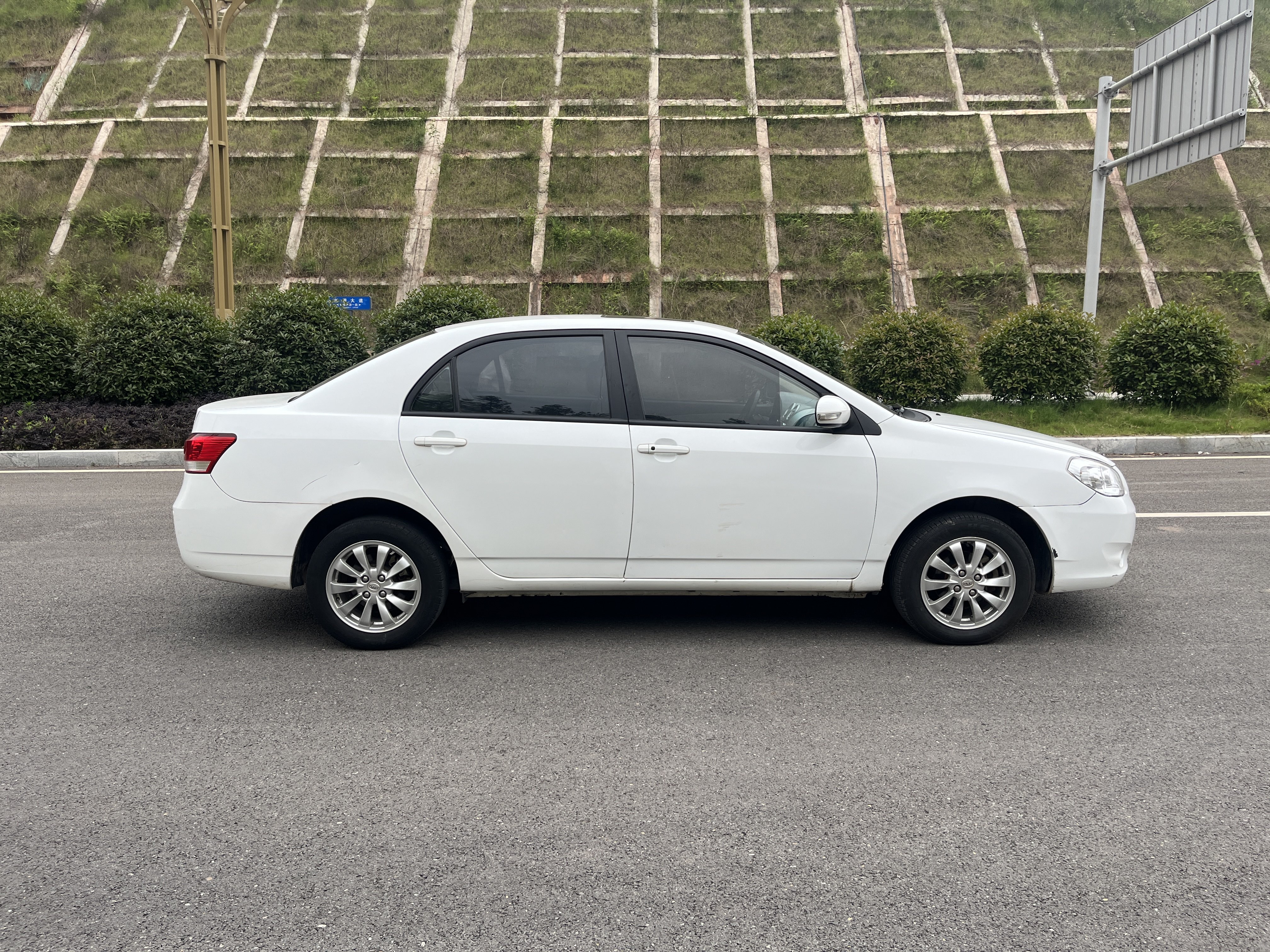BYD G3 2013 imagem de carro #5