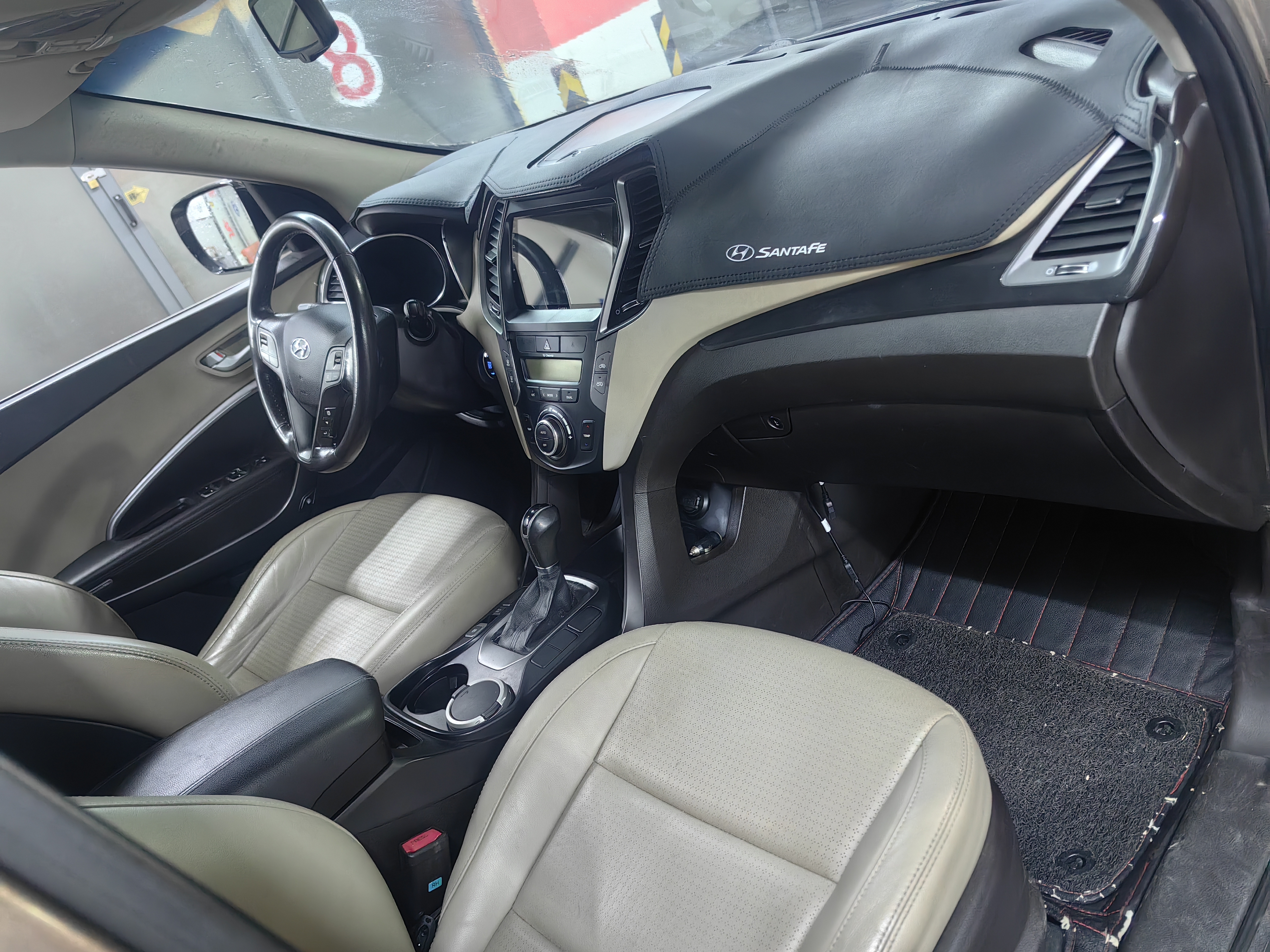 Hyundai Santa Fe 2014 car image #5