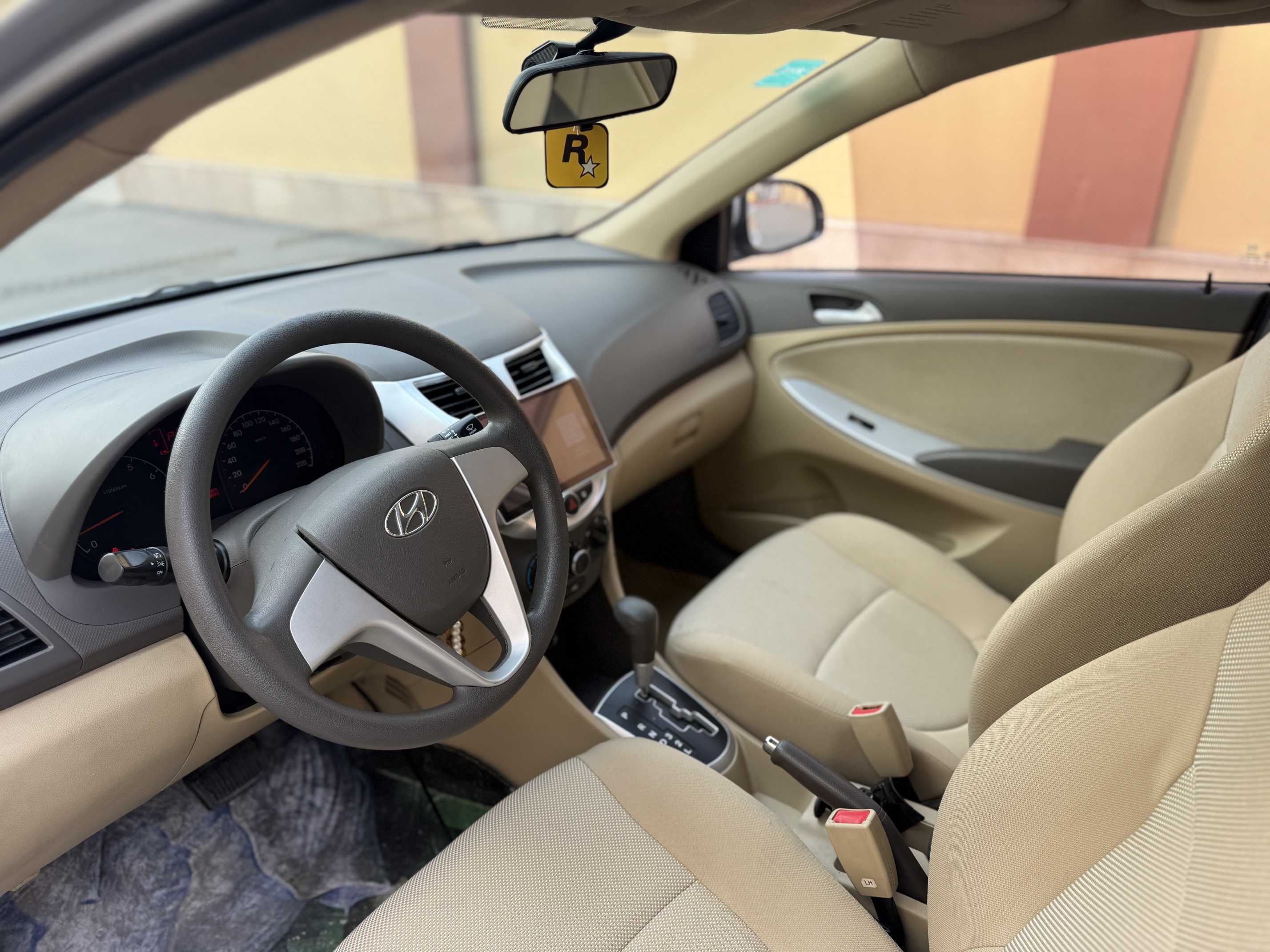 Hyundai Reina 2011 car image #5