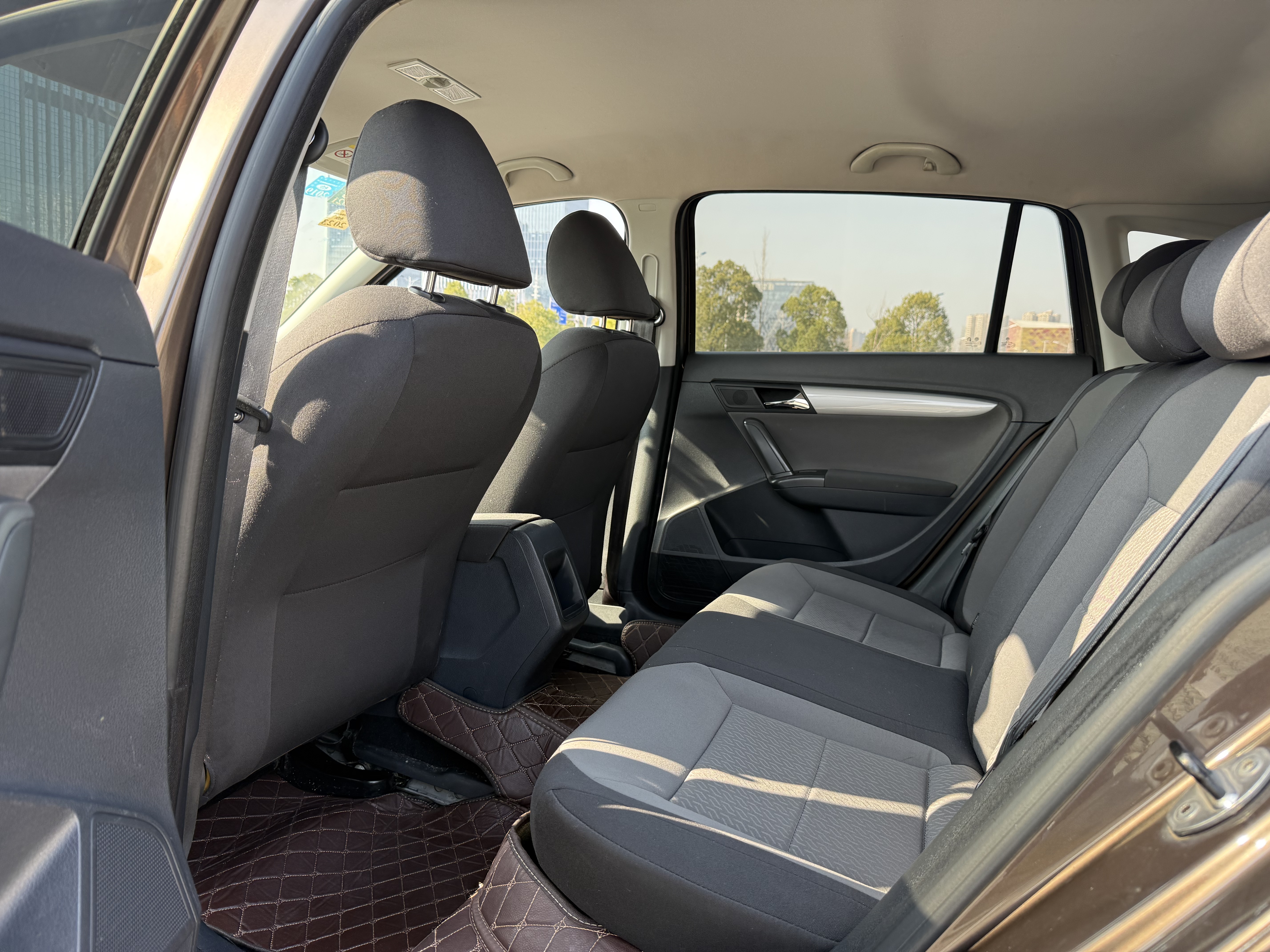 Volkswagen Gran Lavida 2015 car image #5