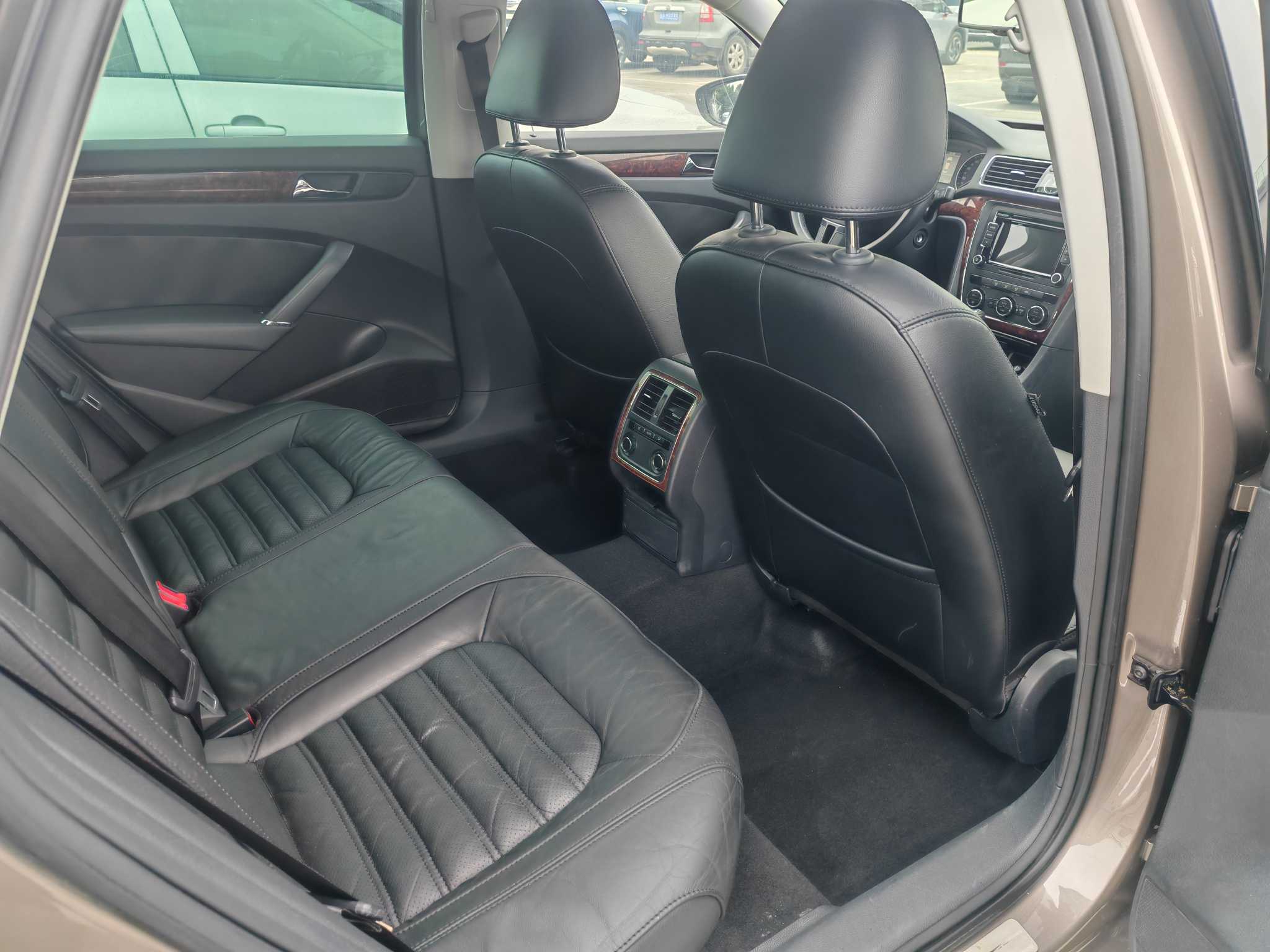 Volkswagen Passat 2012 immagine di auto #5