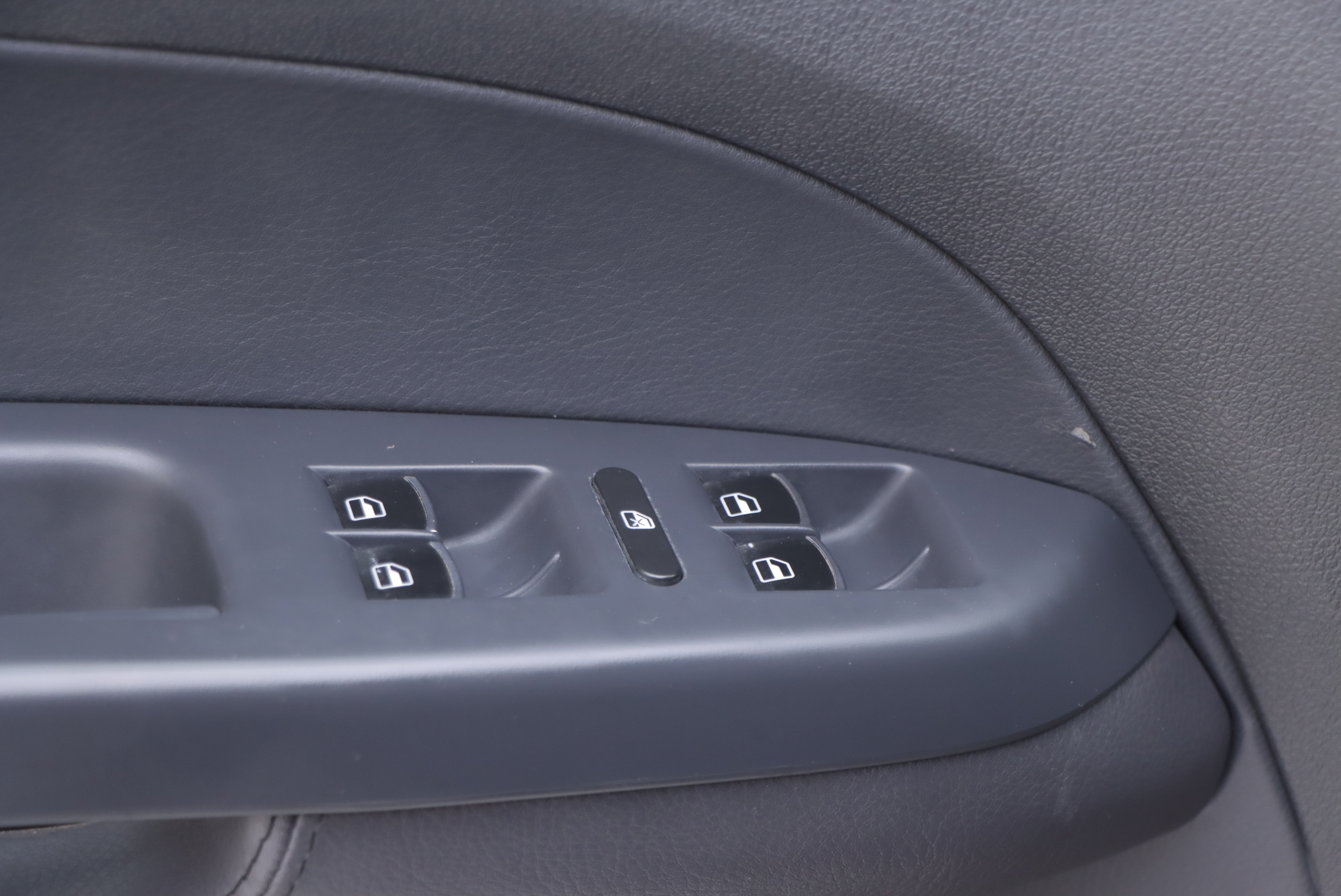 Volkswagen Touran 2013 car image #5