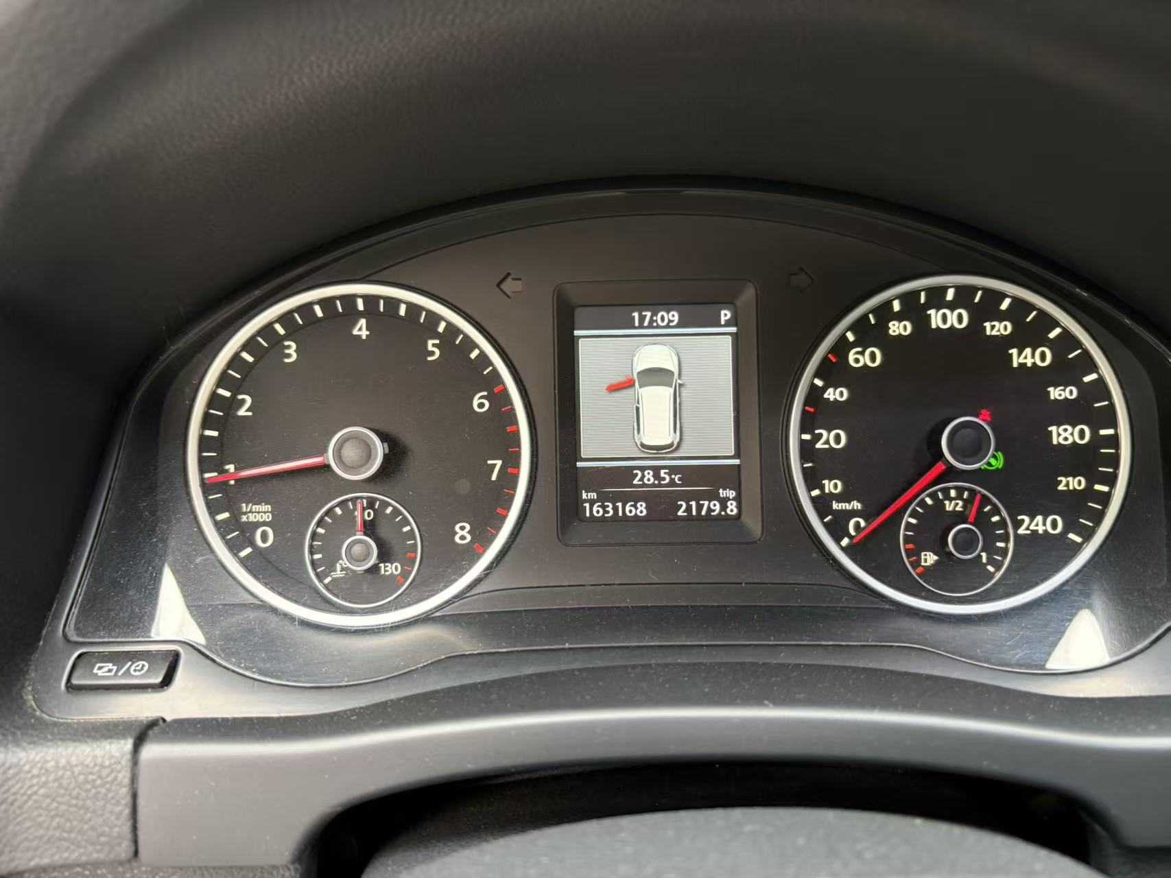 Volkswagen Tiguan 2014 car image #5