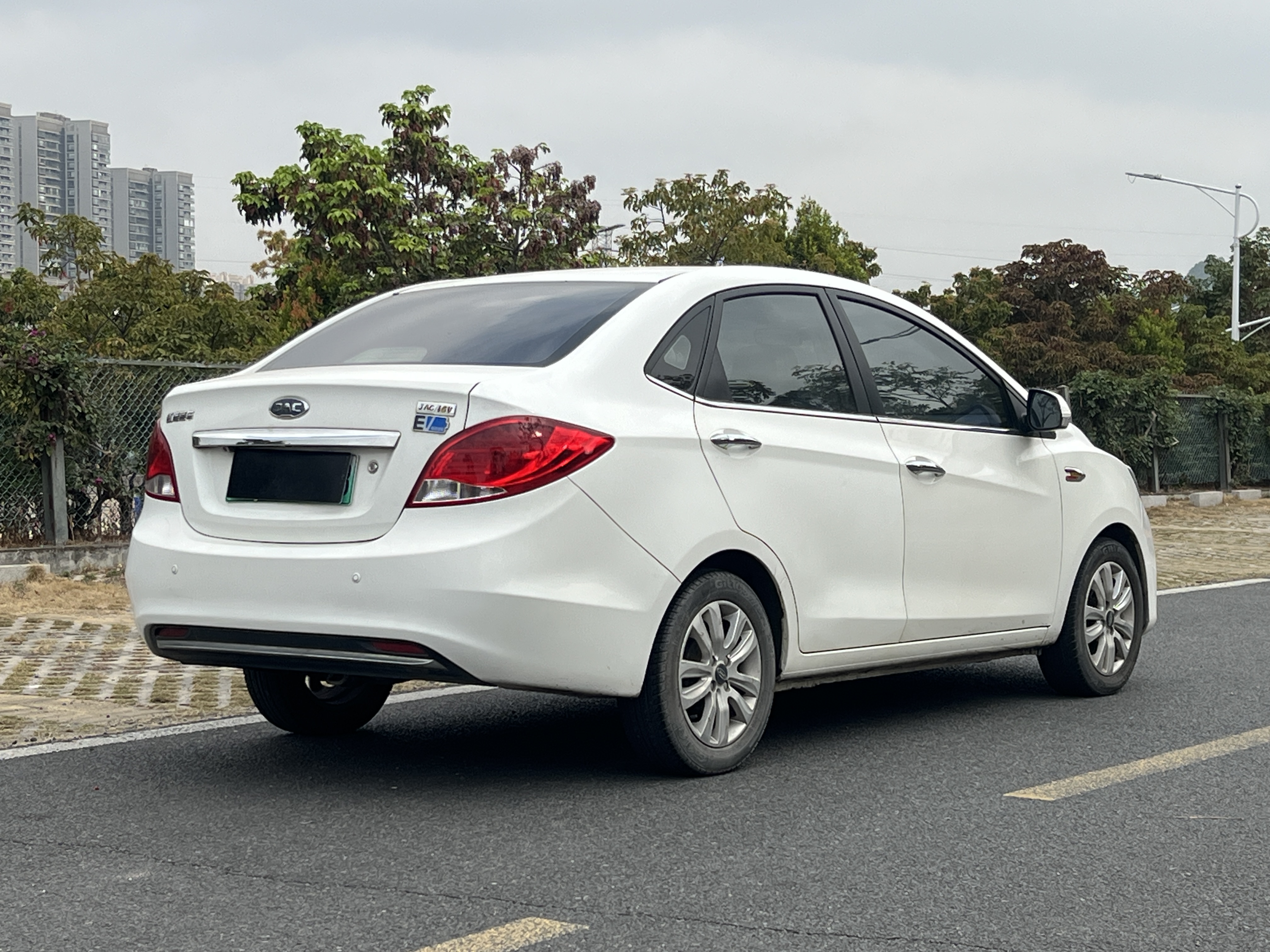 JAC 2017 imagem de carro #5