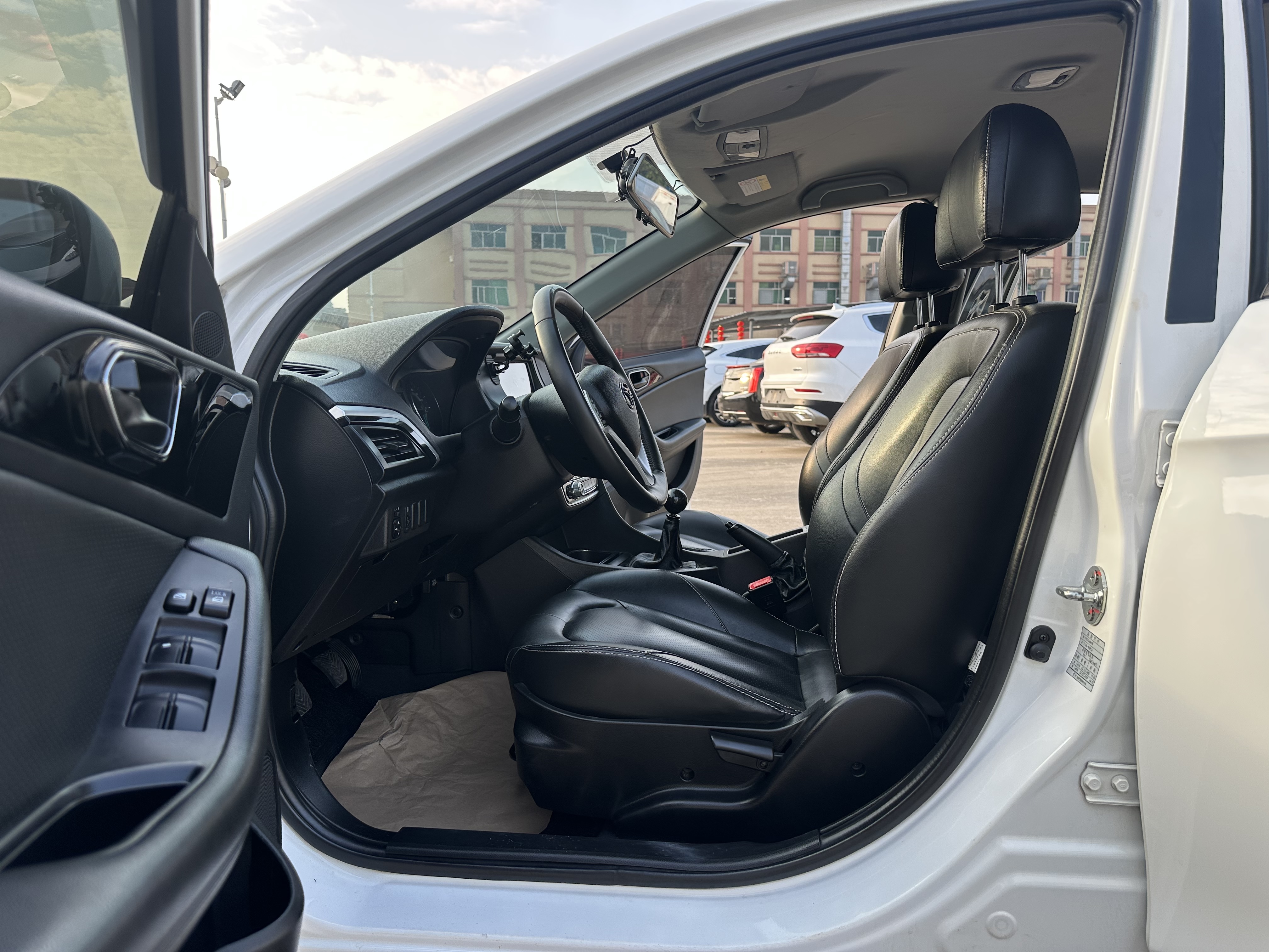 Soueast V5 Lingzhi 2018 #5 Soueast V5 Lingzhi 2018 car image #5