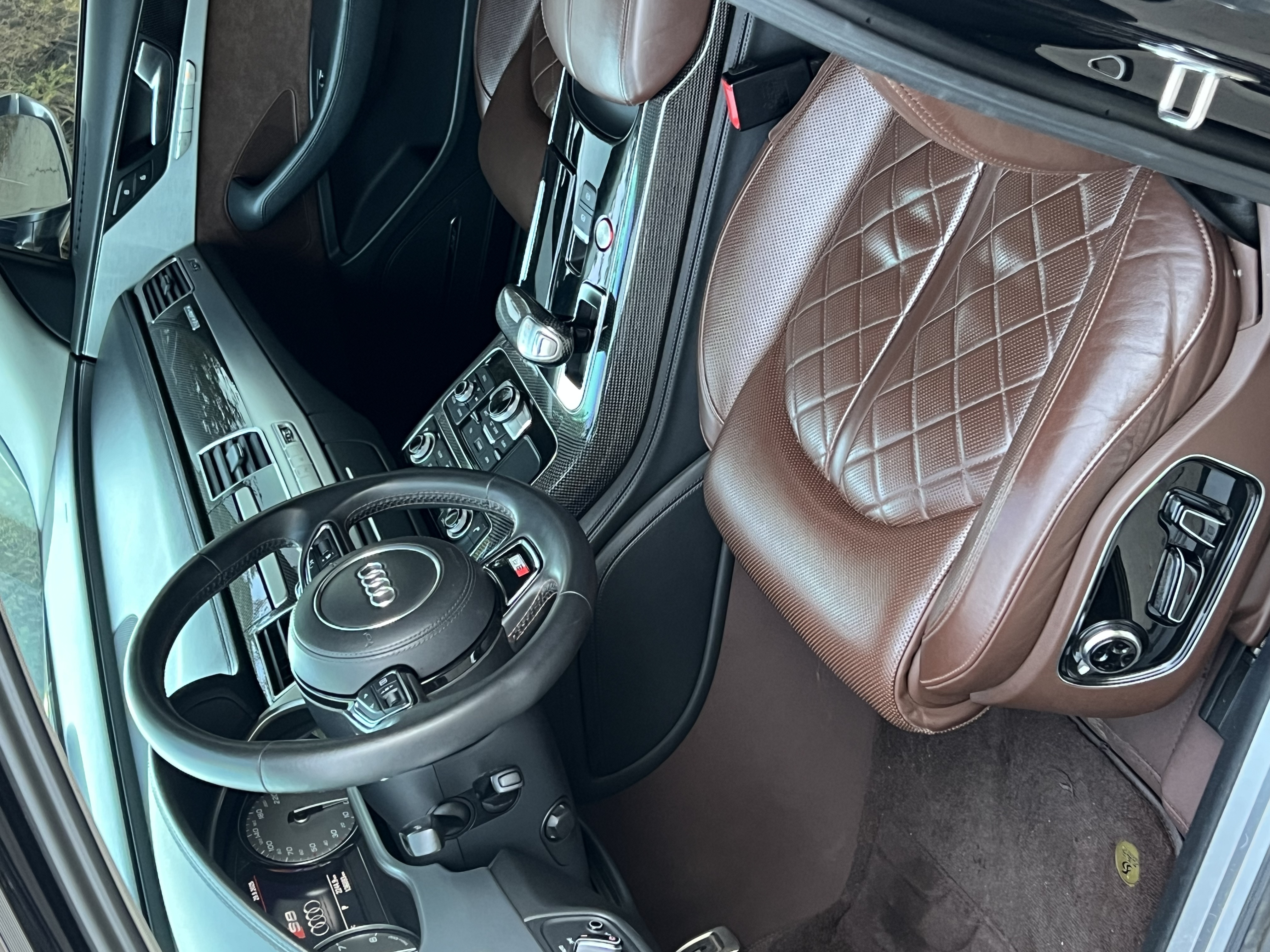 Audi S8 2013 car image #5