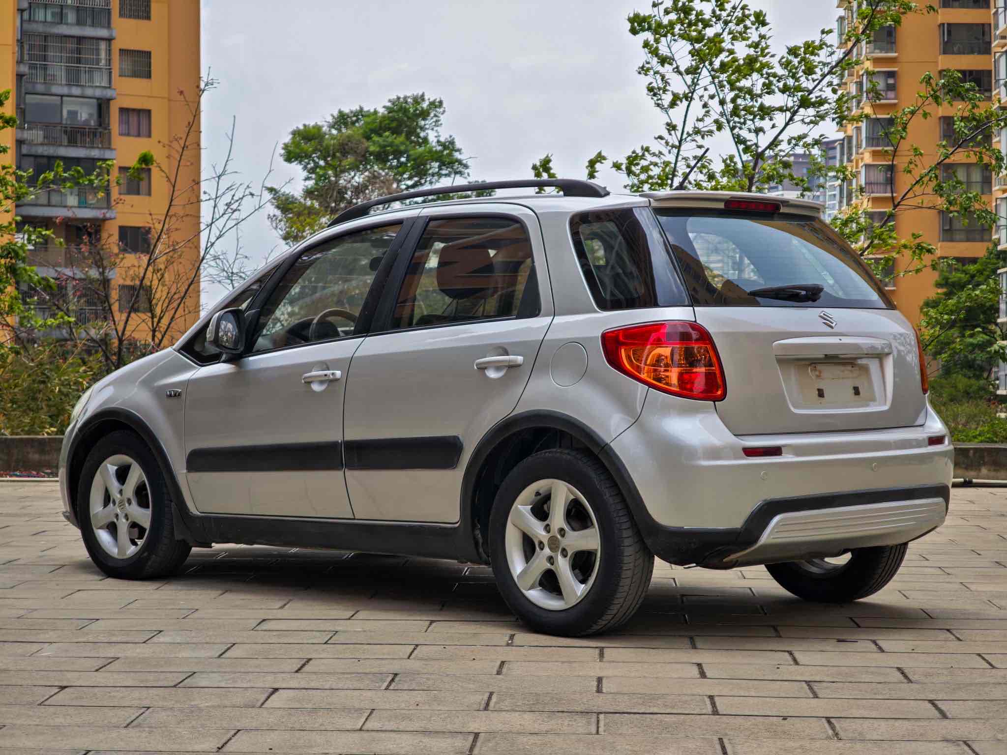 Suzuki SX4 Sedan 2010 imagem de carro #5
