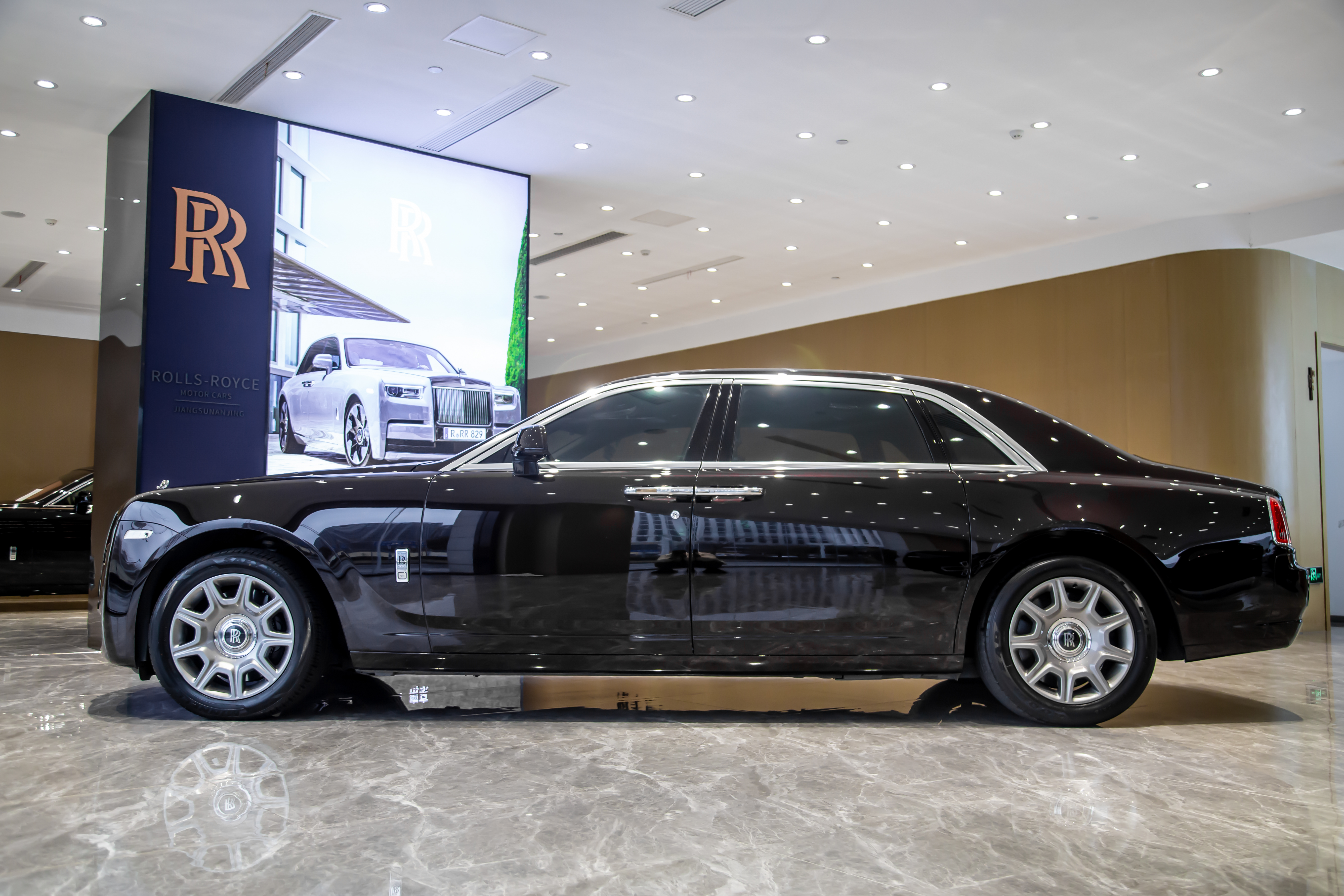 劳斯莱斯 古思特 2017 汽车图片 #5