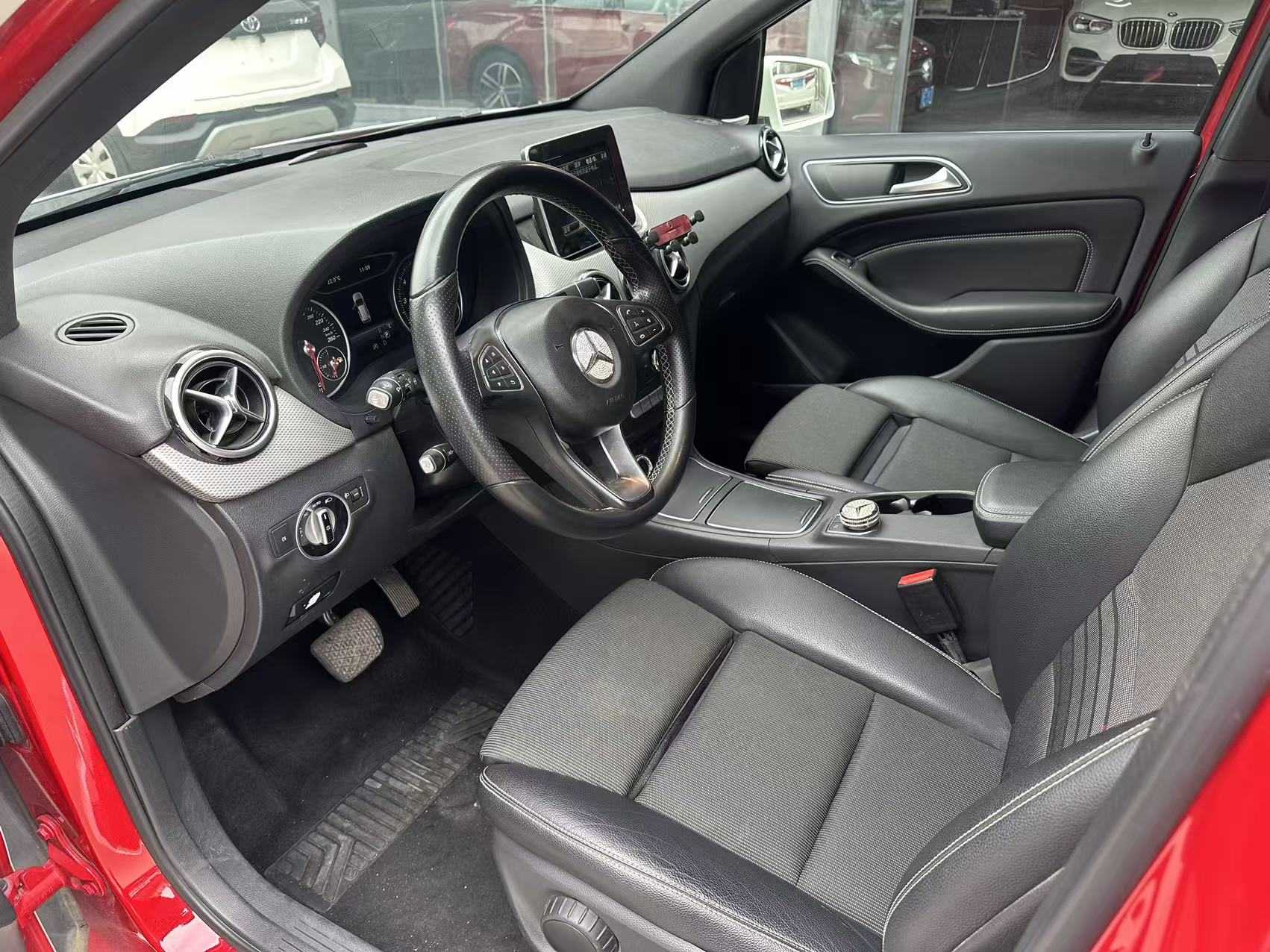 Mercedes-Benz B Class 2016 car image #5