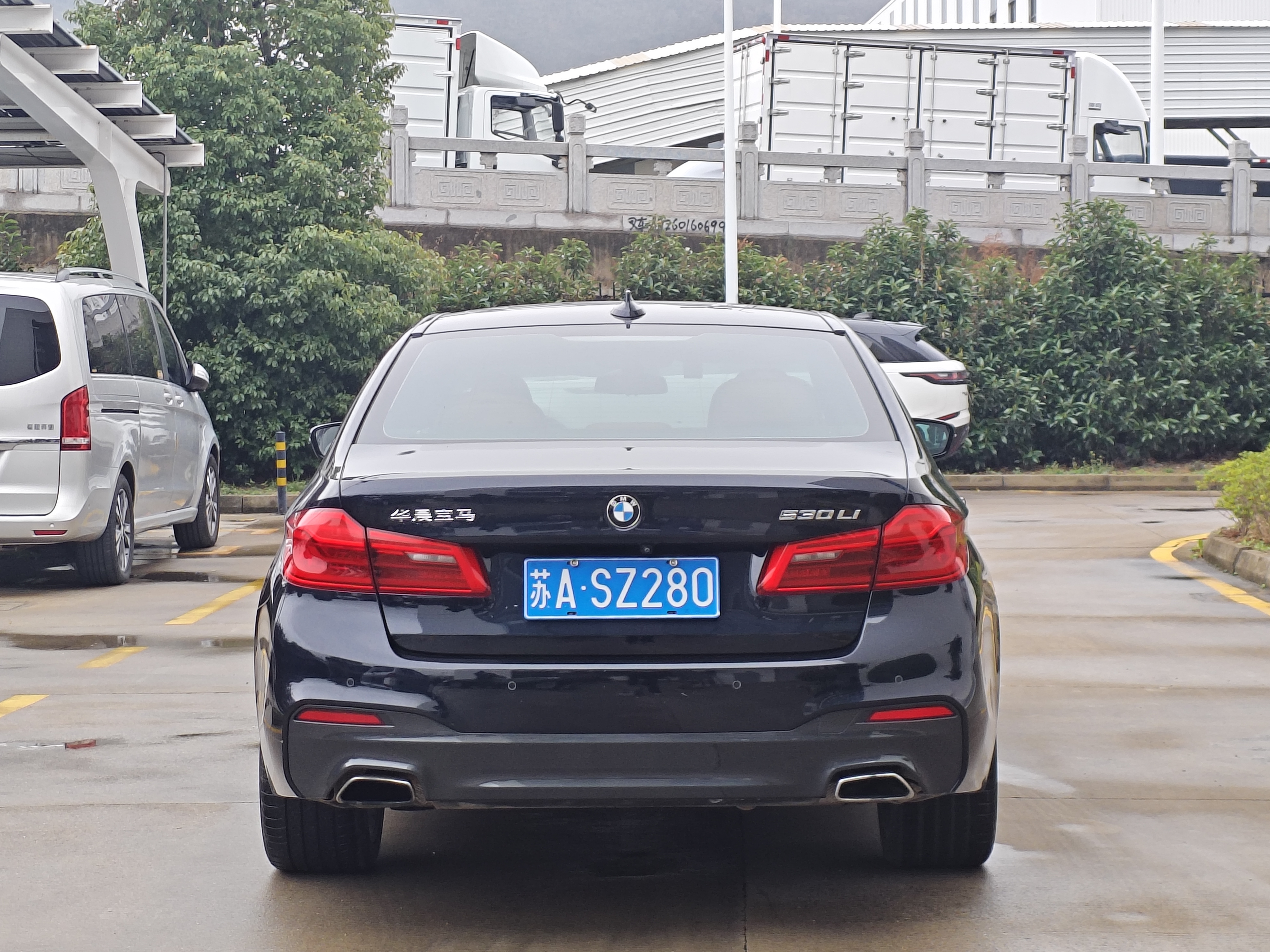 BMW 5 Series 2018 immagine di auto #5