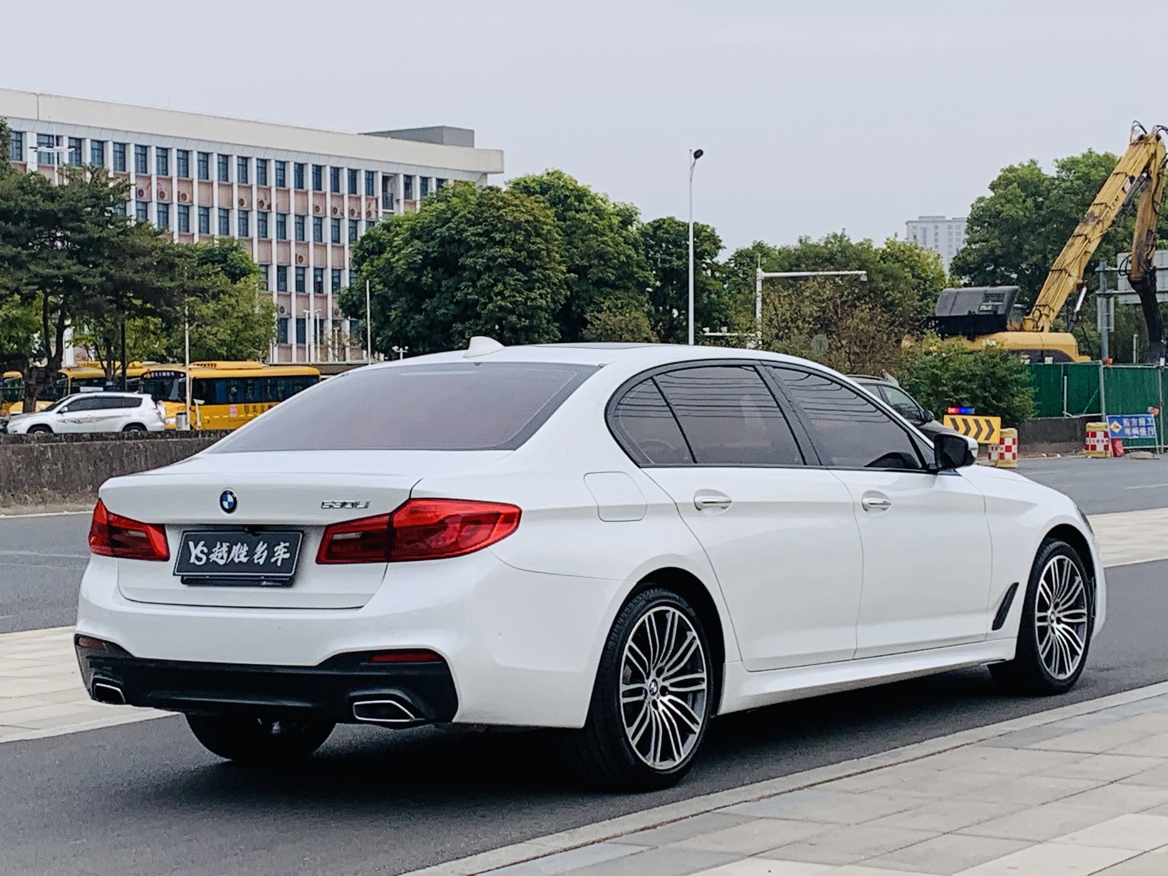 BMW 5 Series 2018 #5 BMW 5 Series 2018 car image #5