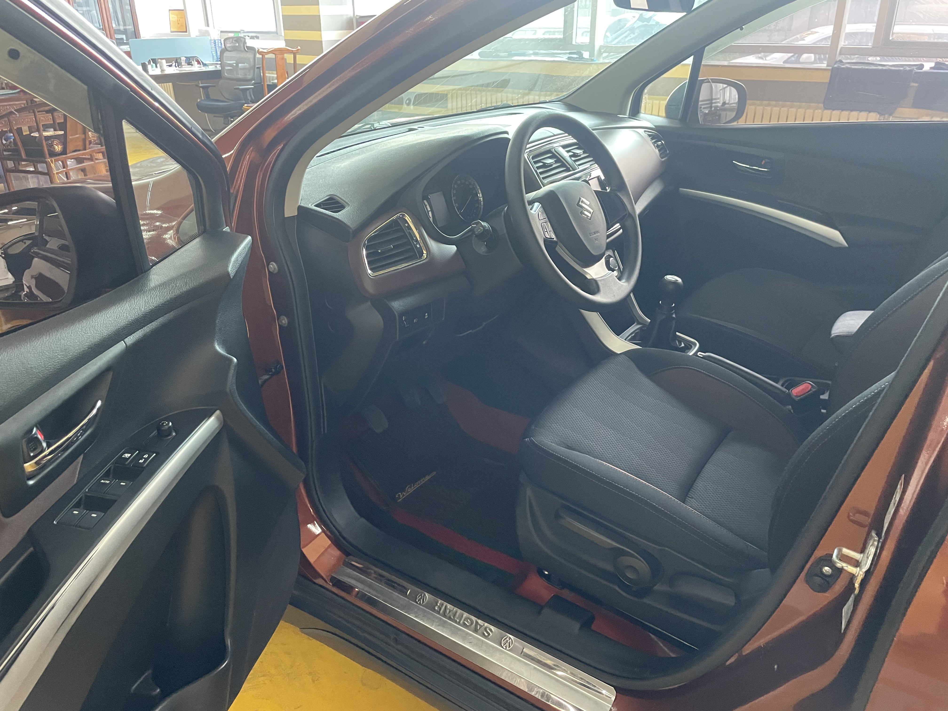 Suzuki SX4 S-CROSS 2018 imagem de carro #5