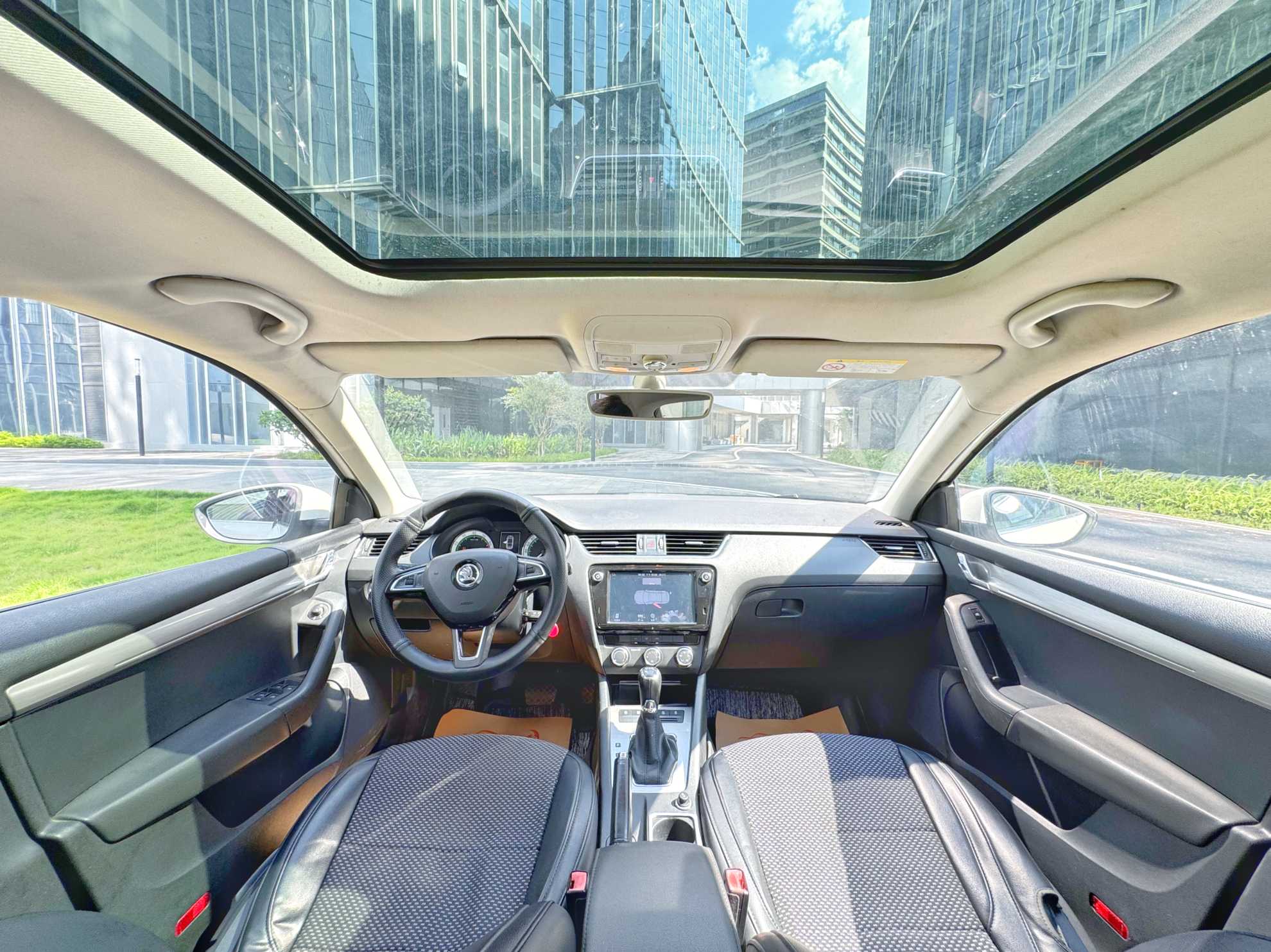 Skoda Octavia 2018 car image #5