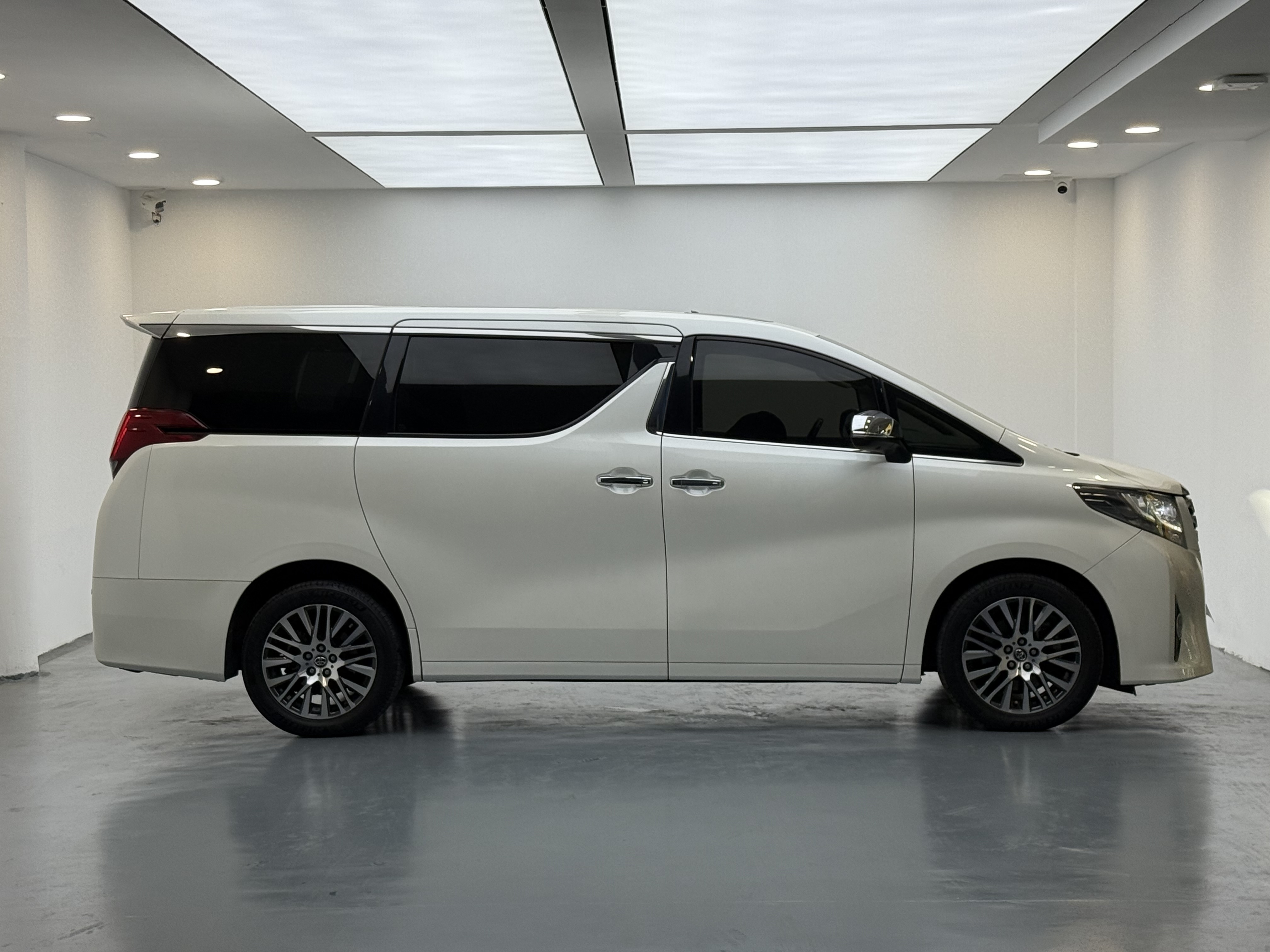 Toyota Alphard 2017 car image #5