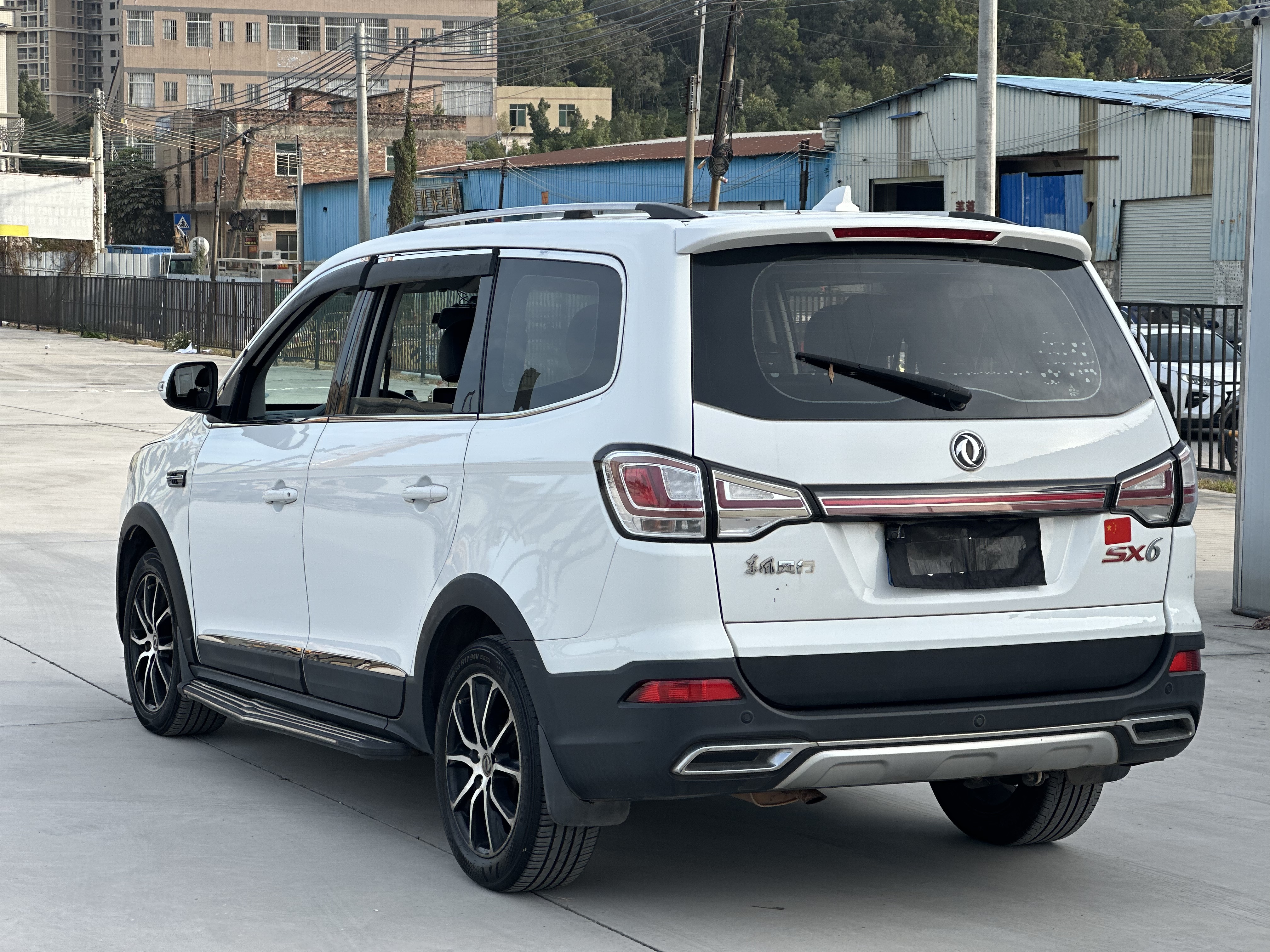 Forthing SX6 2019 car image #5