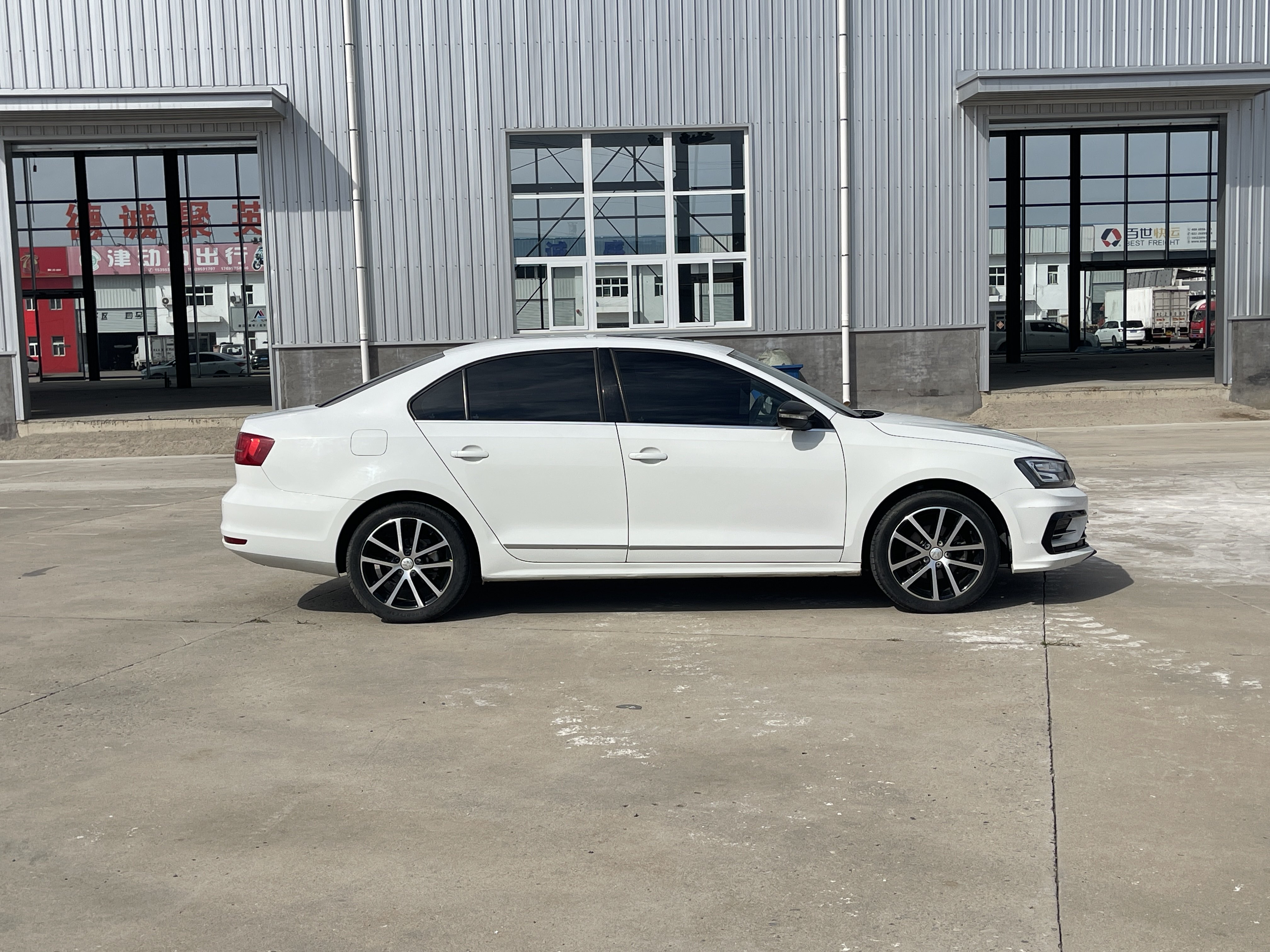 Volkswagen Sagitar 2017 immagine di auto #5