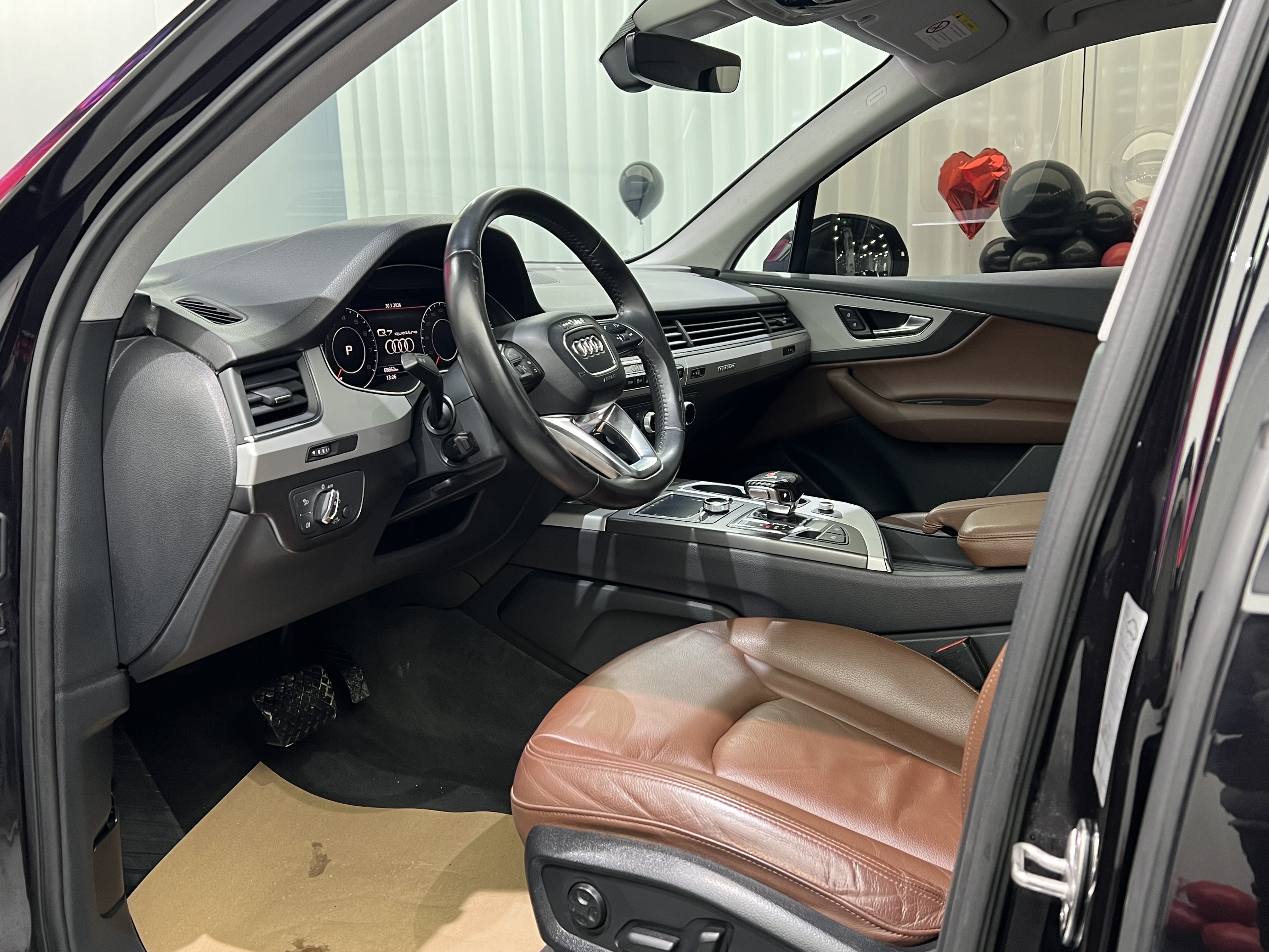 Audi Q7 2018 car image #5