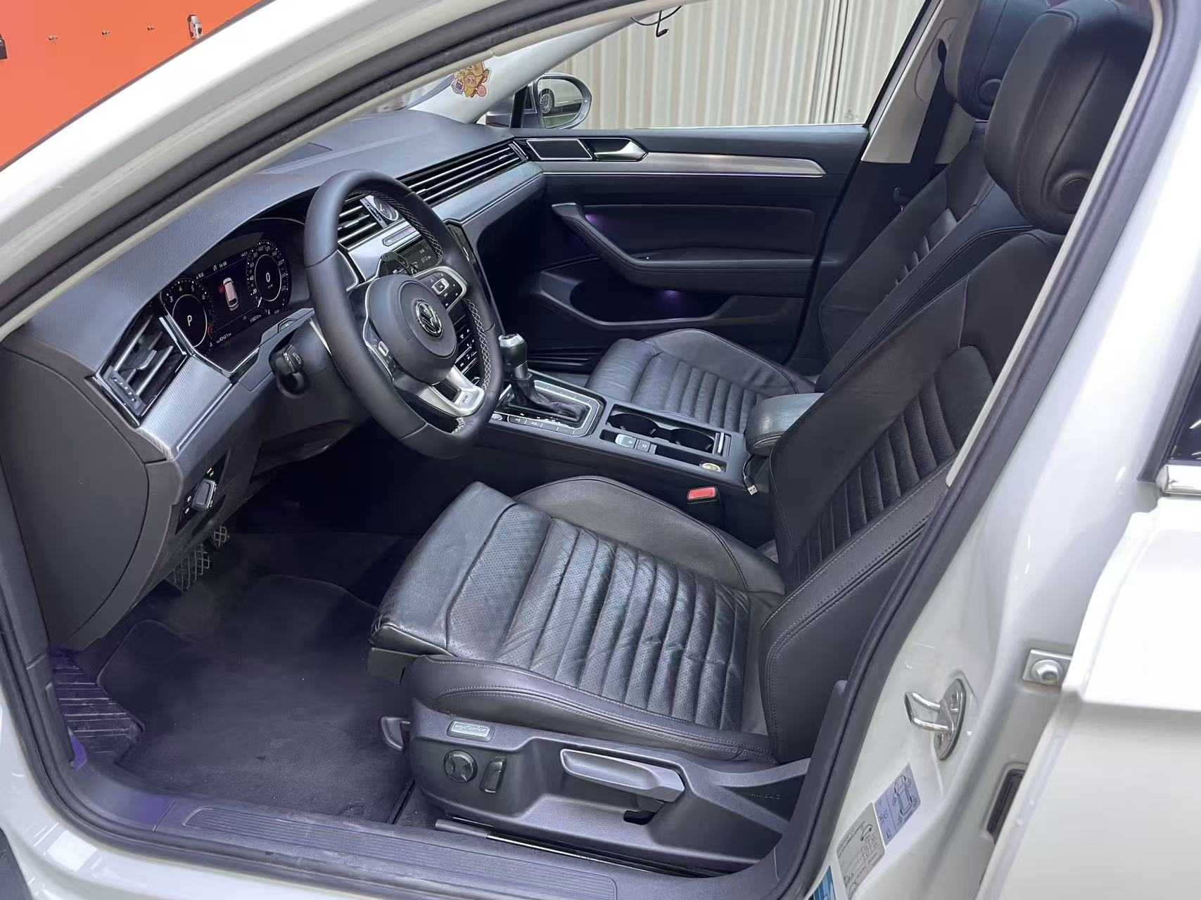 Volkswagen Passat Variant 2020 immagine di auto #5