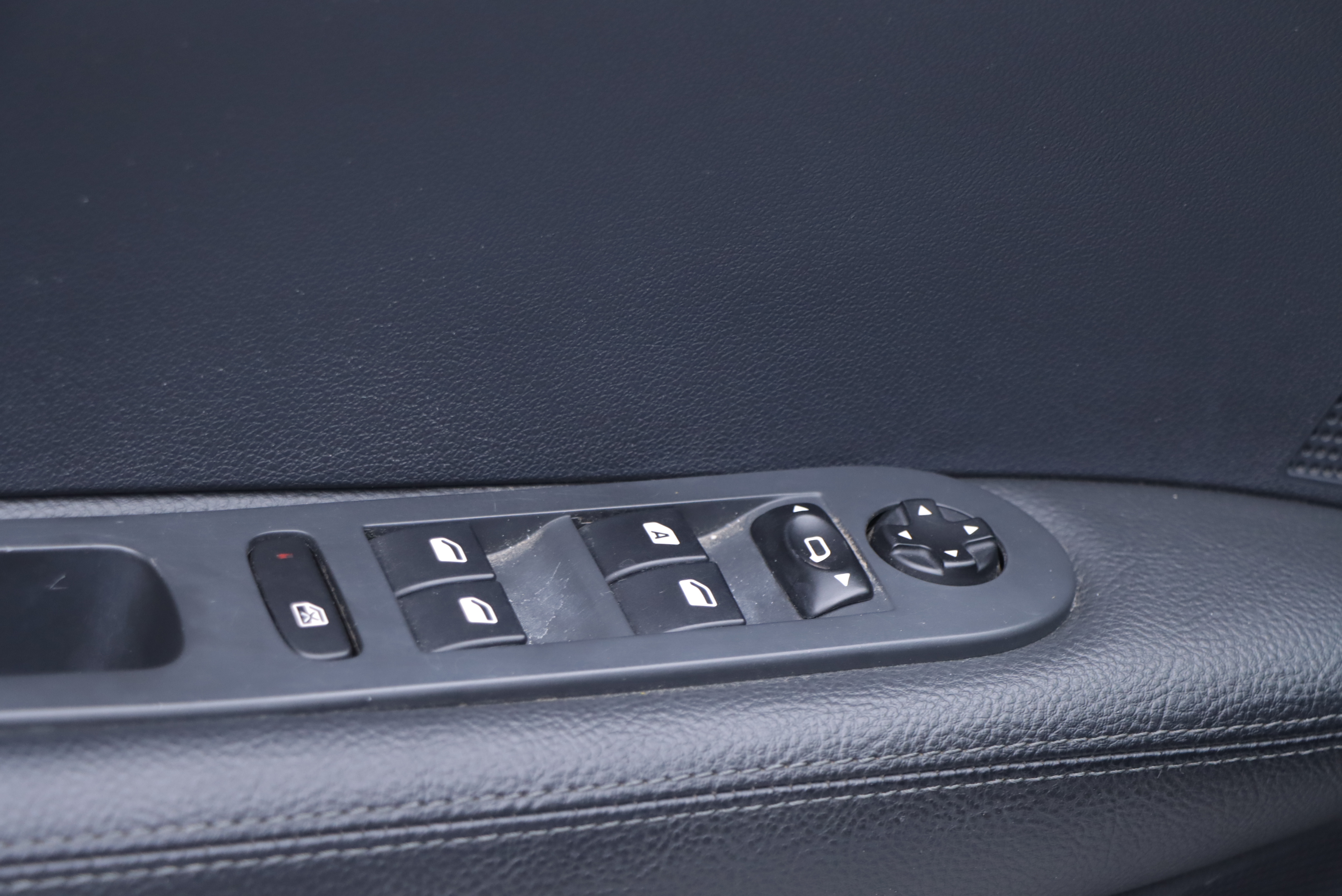 Peugeot 308 2015 car image #5